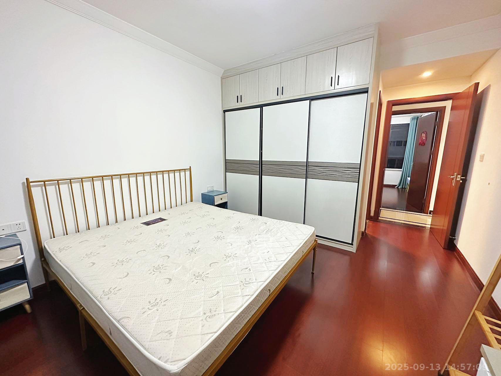 中海国际二期 3室2厅1卫 2100.0元/月 中海国际二期 3室2厅1卫 2100.0元/月室内图