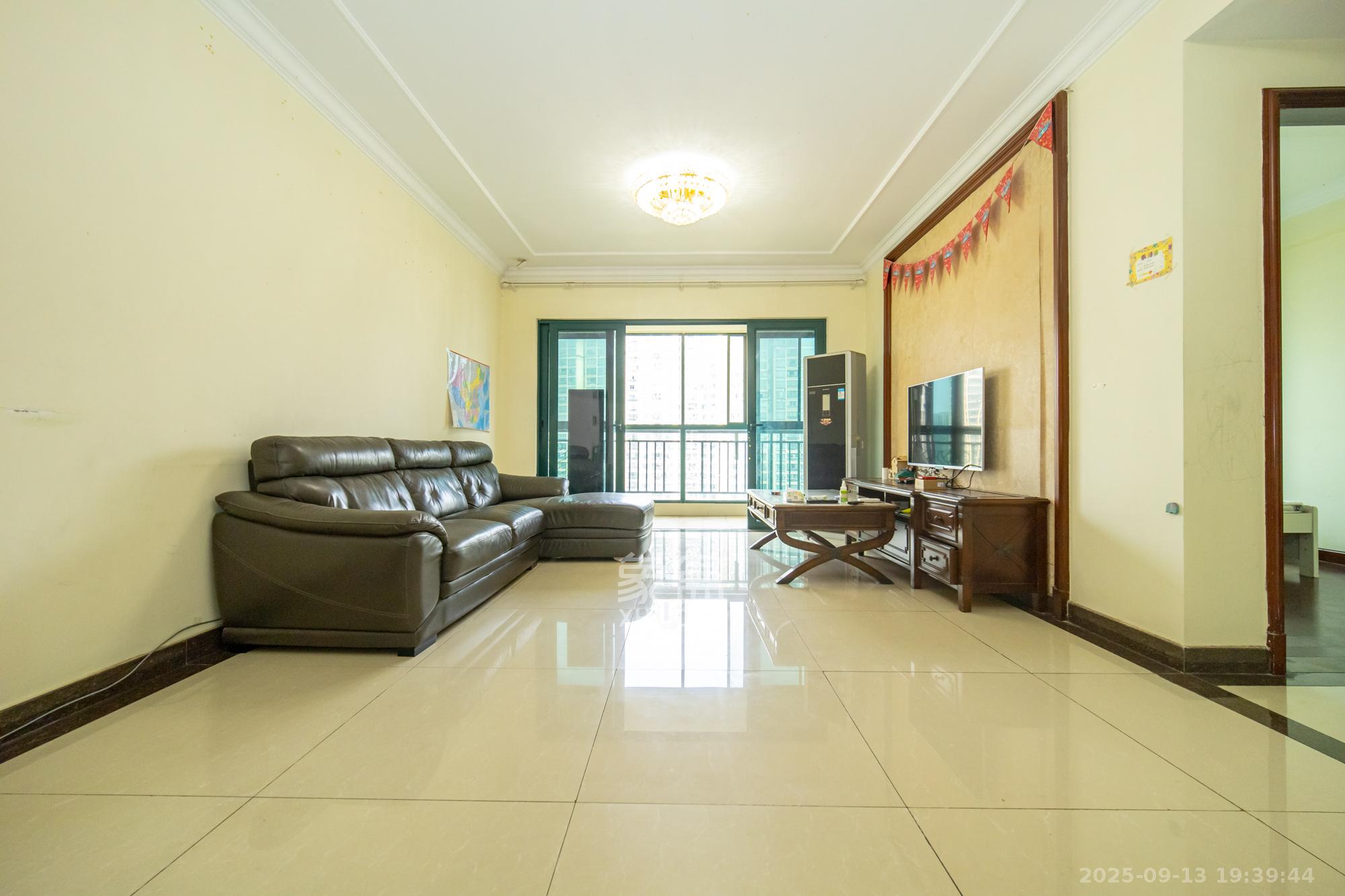 恒大雅苑 3室2厅1卫 86.8万 恒大雅苑 3室2厅1卫 86.8万客厅