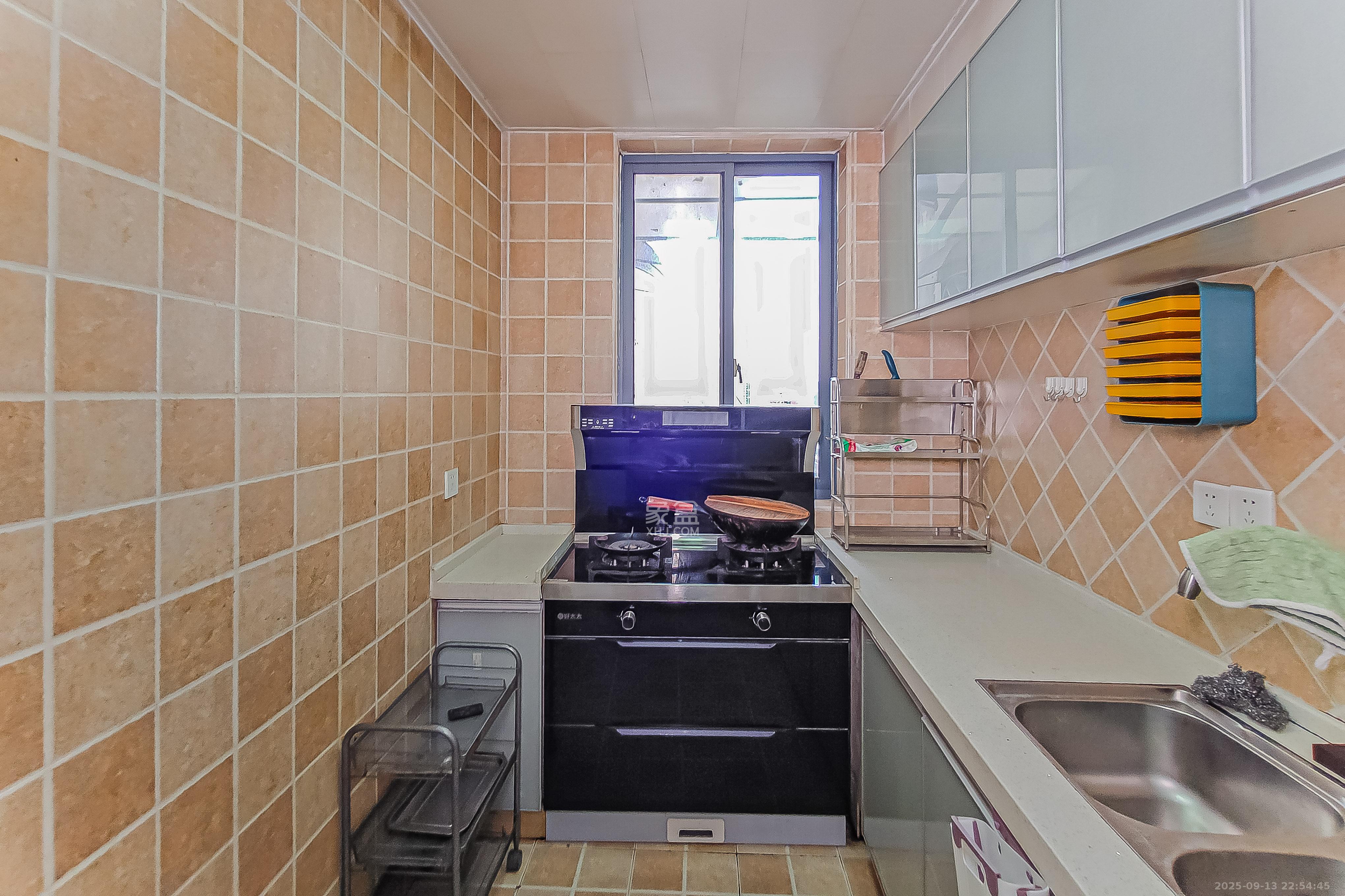 湘凯石化大厦  4室2厅2卫    140.0万 湘凯石化大厦  4室2厅2卫    140.0万厨房