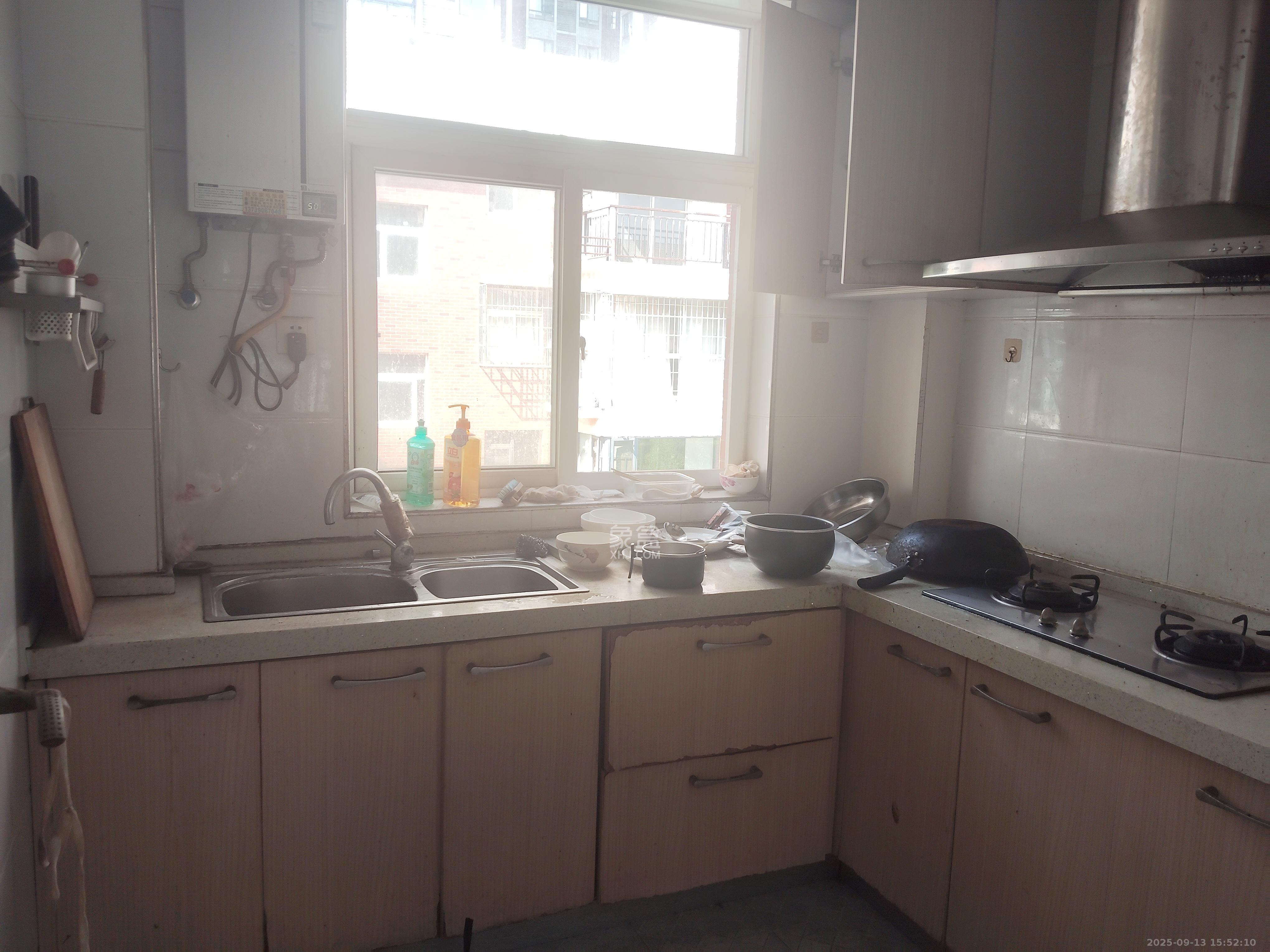 湘瑞家园 3室2厅1卫 1000.0元/月 湘瑞家园 3室2厅1卫 1000.0元/月室内图