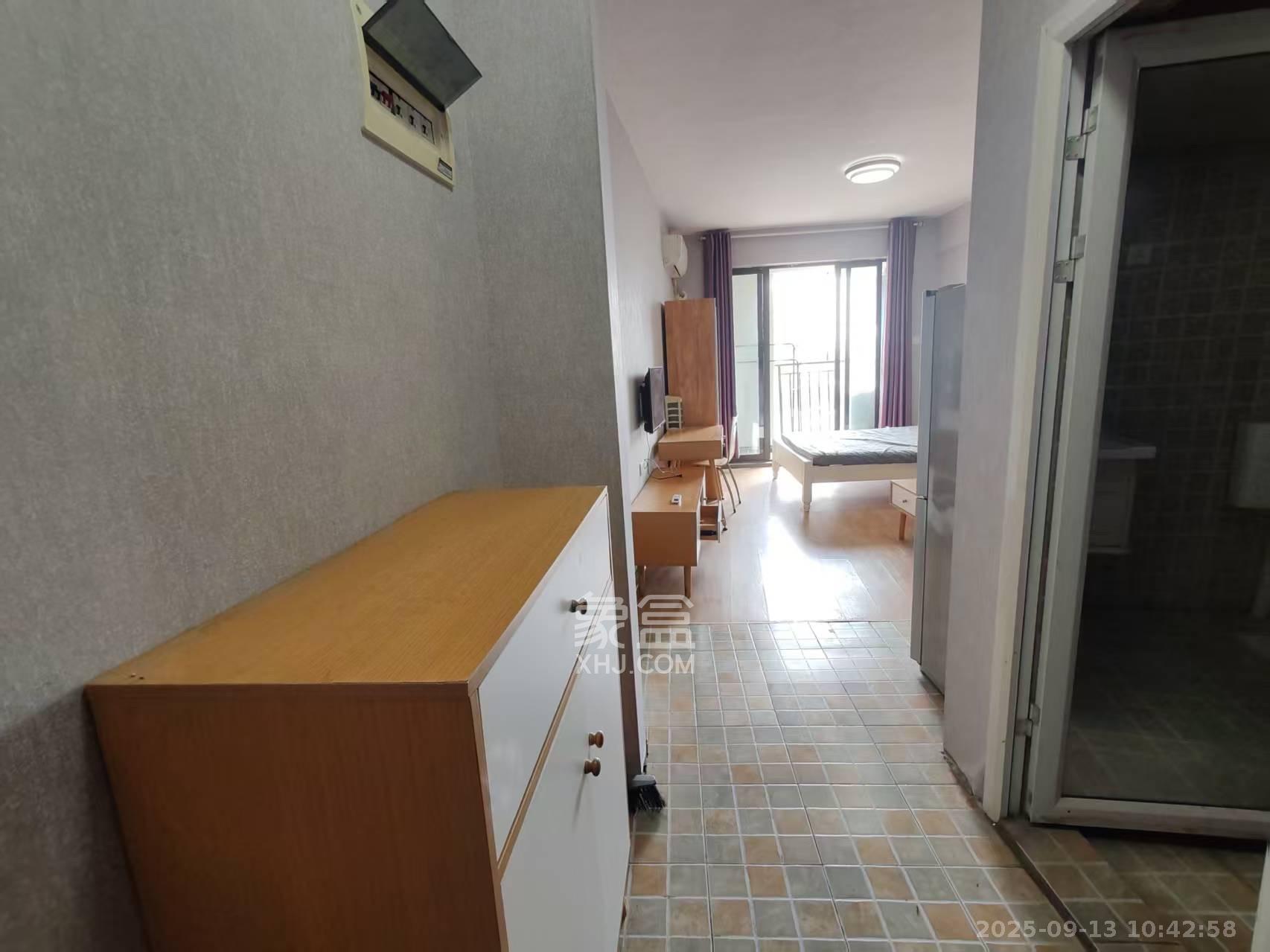 钱隆樽品(一、二、三期) 1室1厅1卫 1400.0元/月 钱隆樽品(一、二、三期) 1室1厅1卫 1400.0元/月室内图