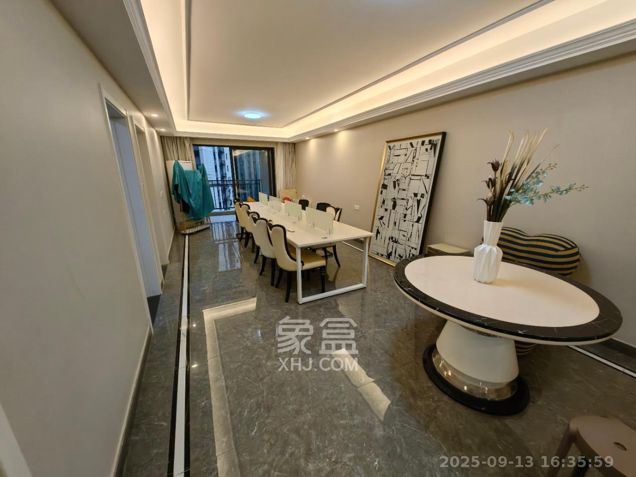 中海珑悦府  4室2厅2卫   2800.00元/月