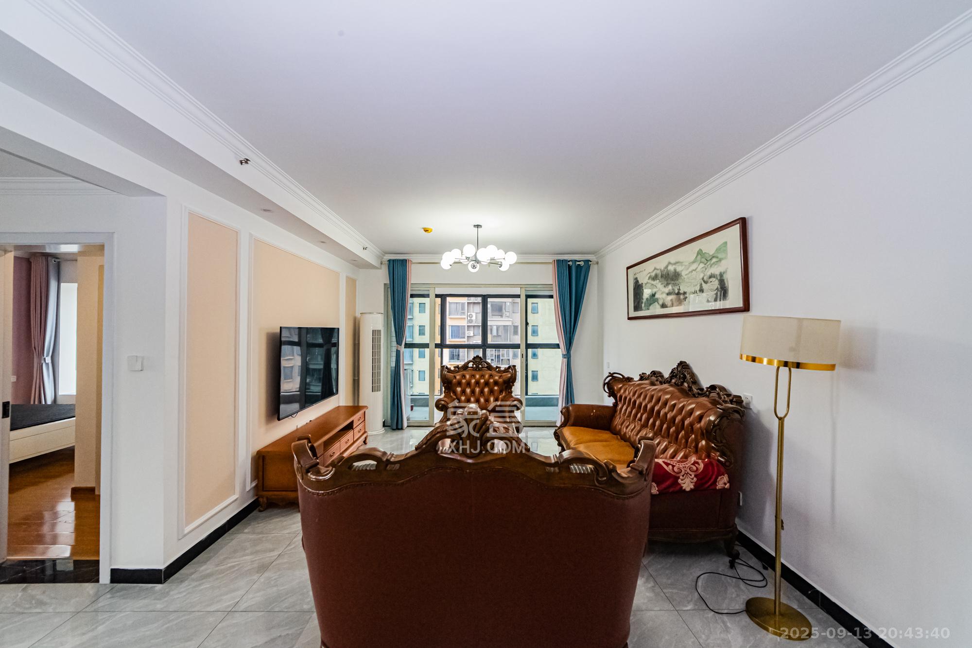 北辰三角洲E7区 3室2厅2卫 170.0万 北辰三角洲E7区 3室2厅2卫 170.0万客厅