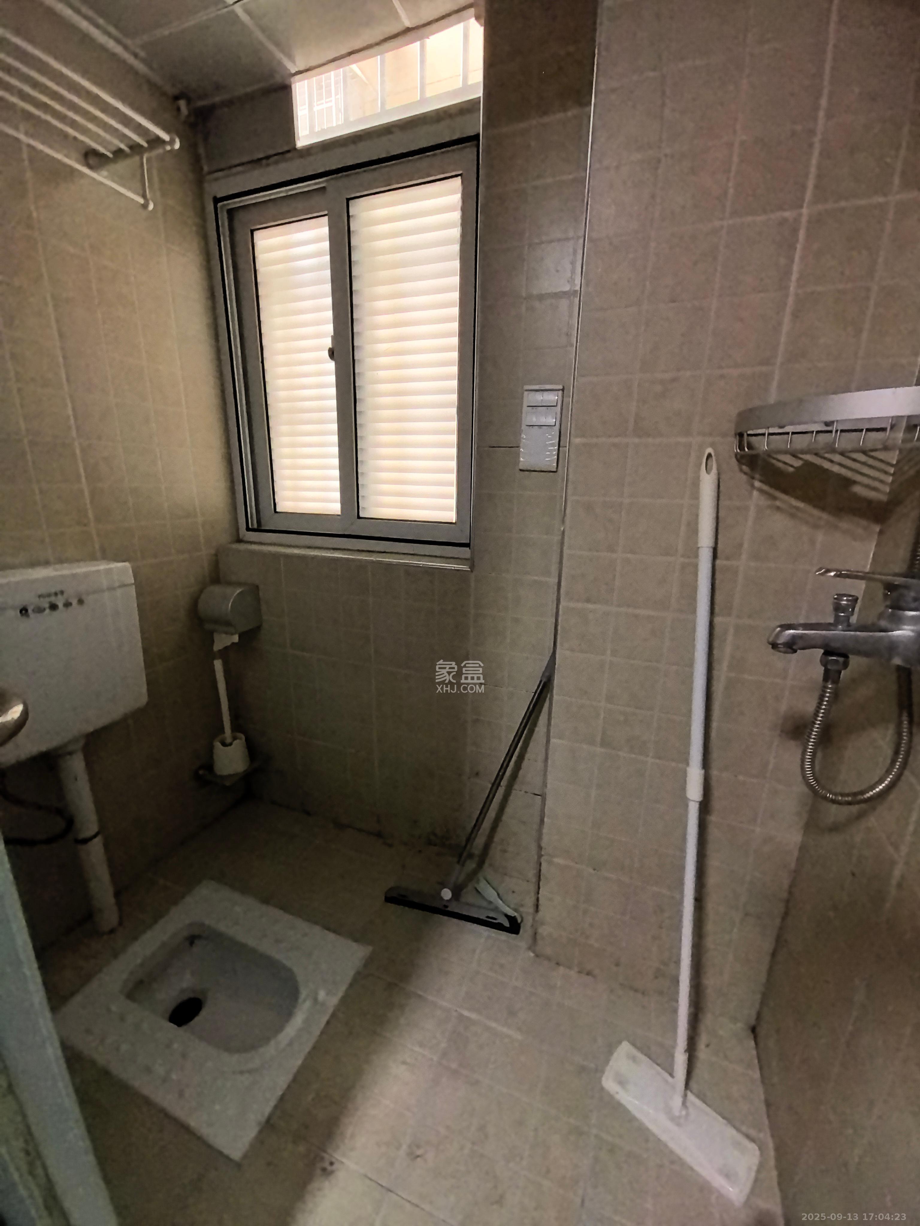 四方小区综合楼(四方嘉丽) 1室1厅1卫 1200.0元/月 四方小区综合楼(四方嘉丽) 1室1厅1卫 1200.0元/月室内图