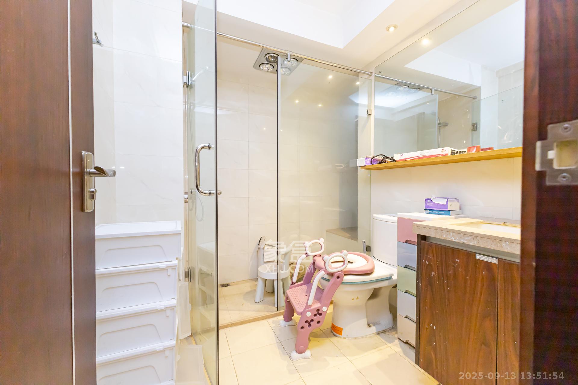 时代倾城一期 3室2厅2卫 71.0万 时代倾城一期 3室2厅2卫 71.0万卫生间