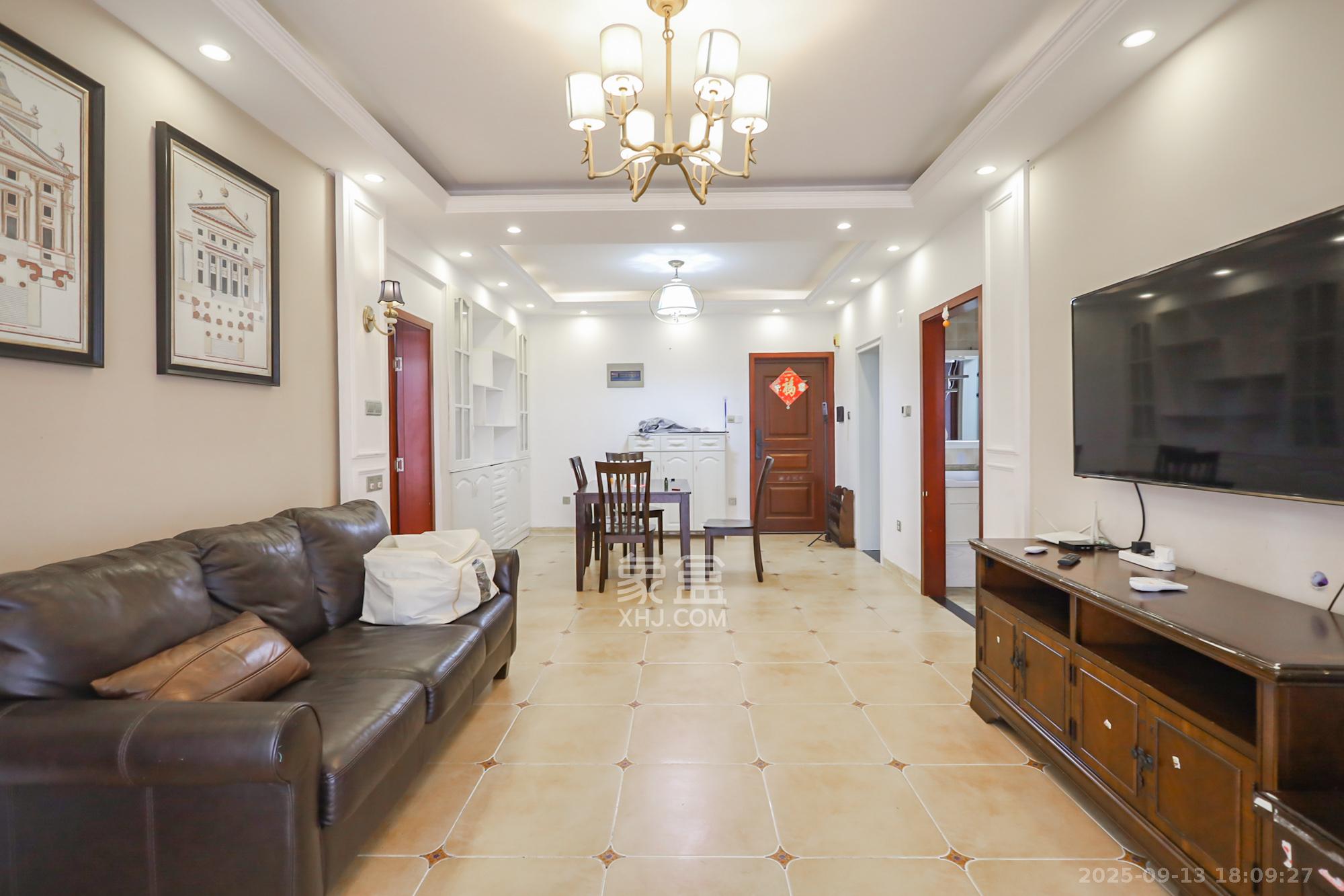 世茂外滩里(世茂铂翠湾三期) 3室2厅1卫 165.0万 世茂外滩里(世茂铂翠湾三期) 3室2厅1卫 165.0万客厅