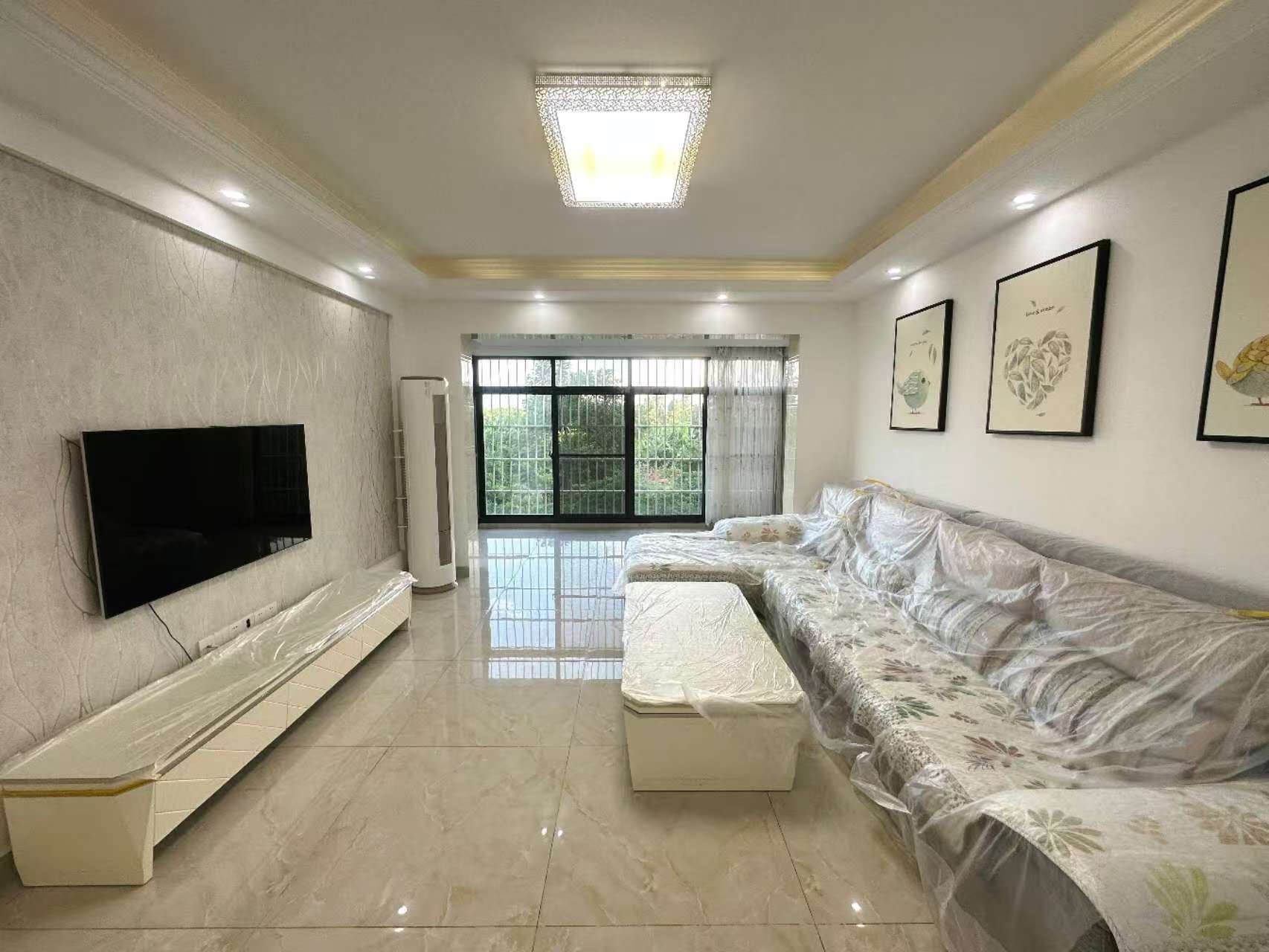 海航城 3室2厅2卫 2400.0元/月 海航城 3室2厅2卫 2400.0元/月室内图