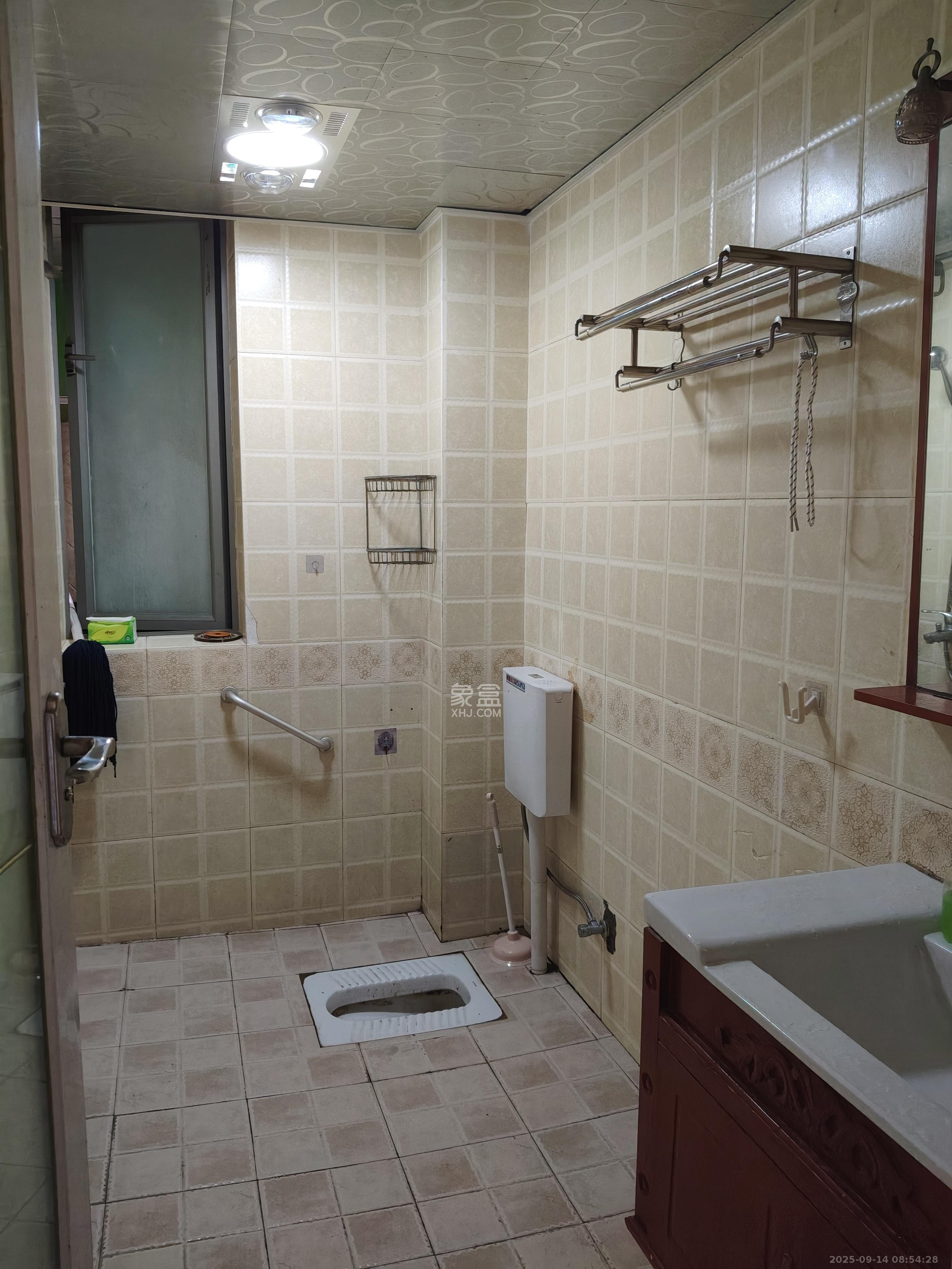 新城新世界一二三期  3室2厅1卫    2600.0元/月室内图