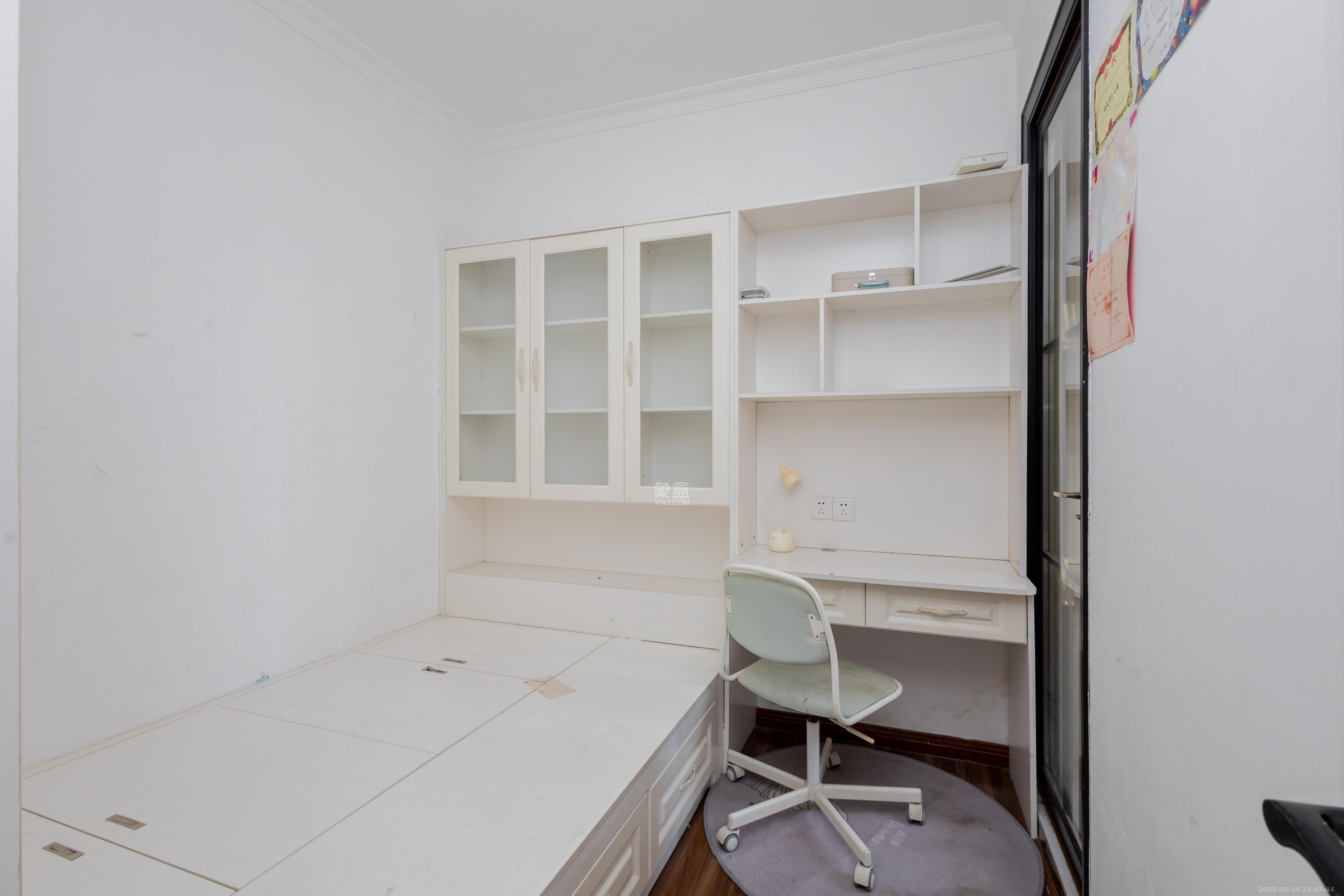 东方美地  3室2厅1卫    69.8万 东方美地  3室2厅1卫    69.8万卧室