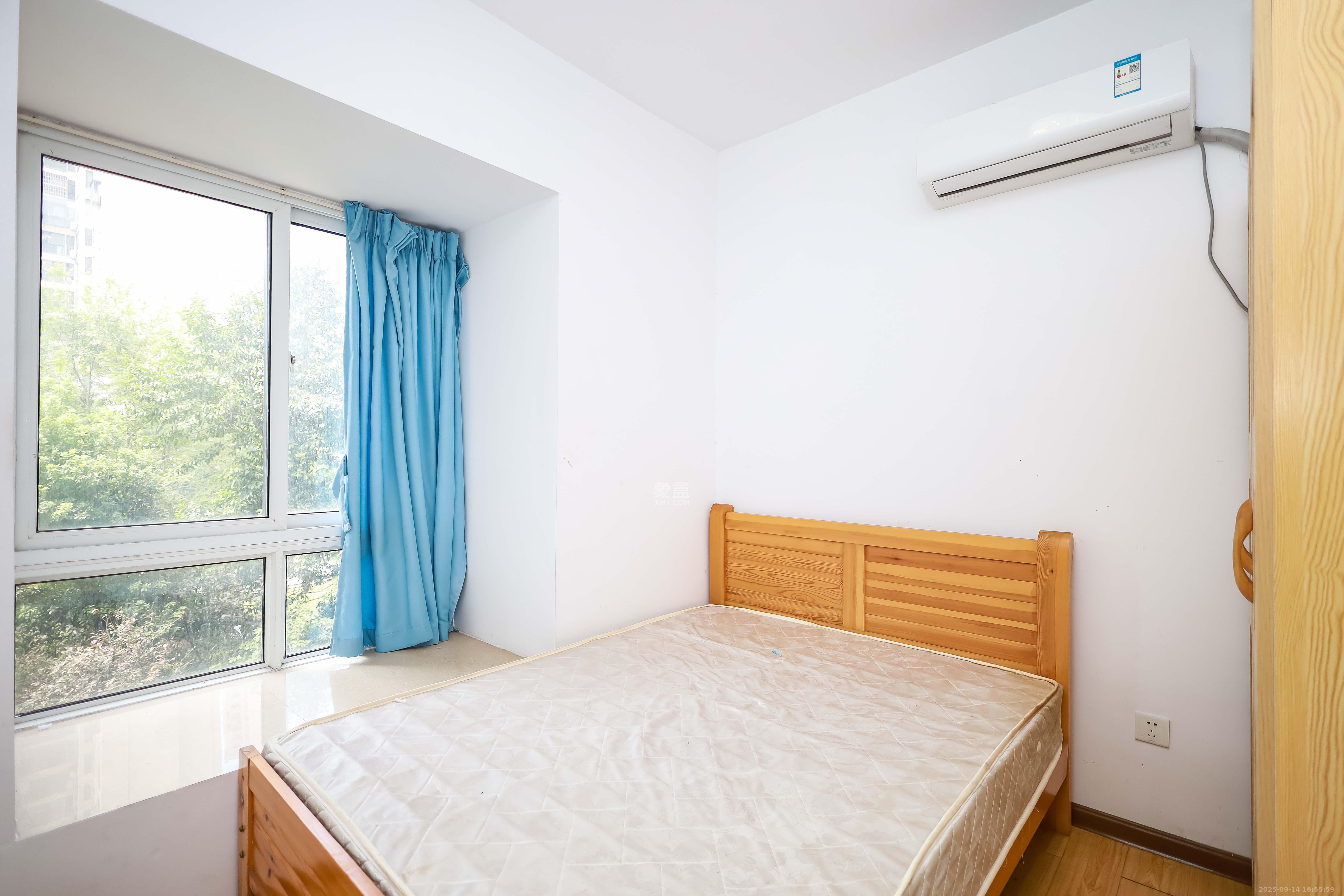 天麓尚层  3室2厅1卫    59.8万卧室