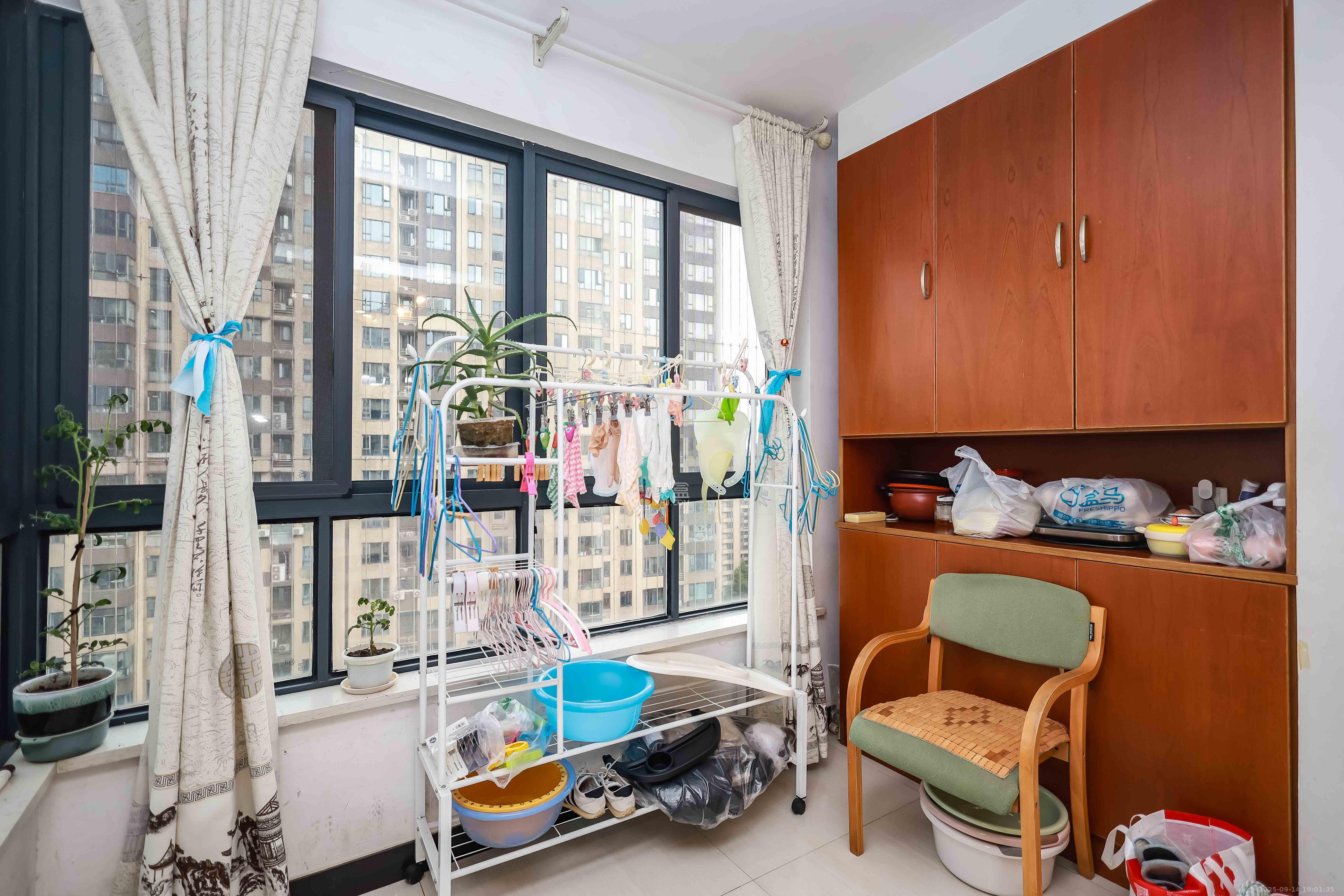 长房时代城 3室2厅1卫 80.0万 长房时代城 3室2厅1卫 80.0万阳台