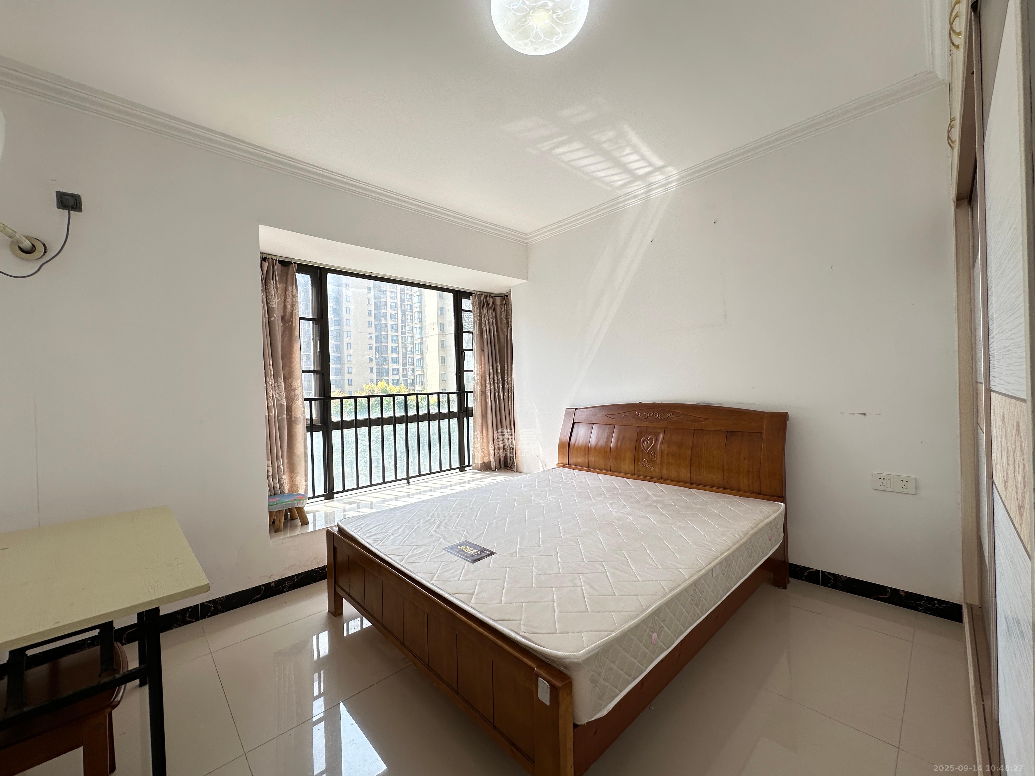 湖南报业文化城（米地亚家园）  4室2厅2卫    2000.0元/月室内图