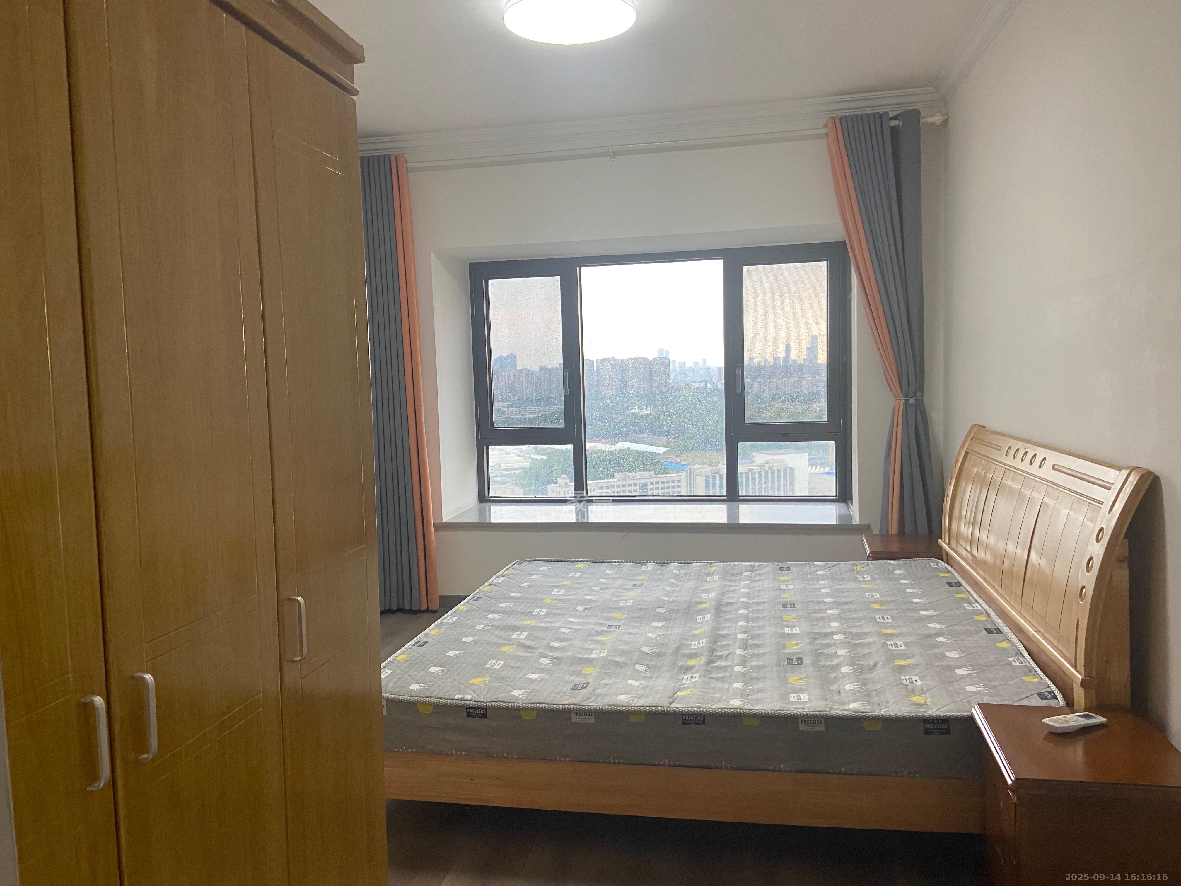 保利香槟国际  4室2厅2卫   2600.00元/月室内图