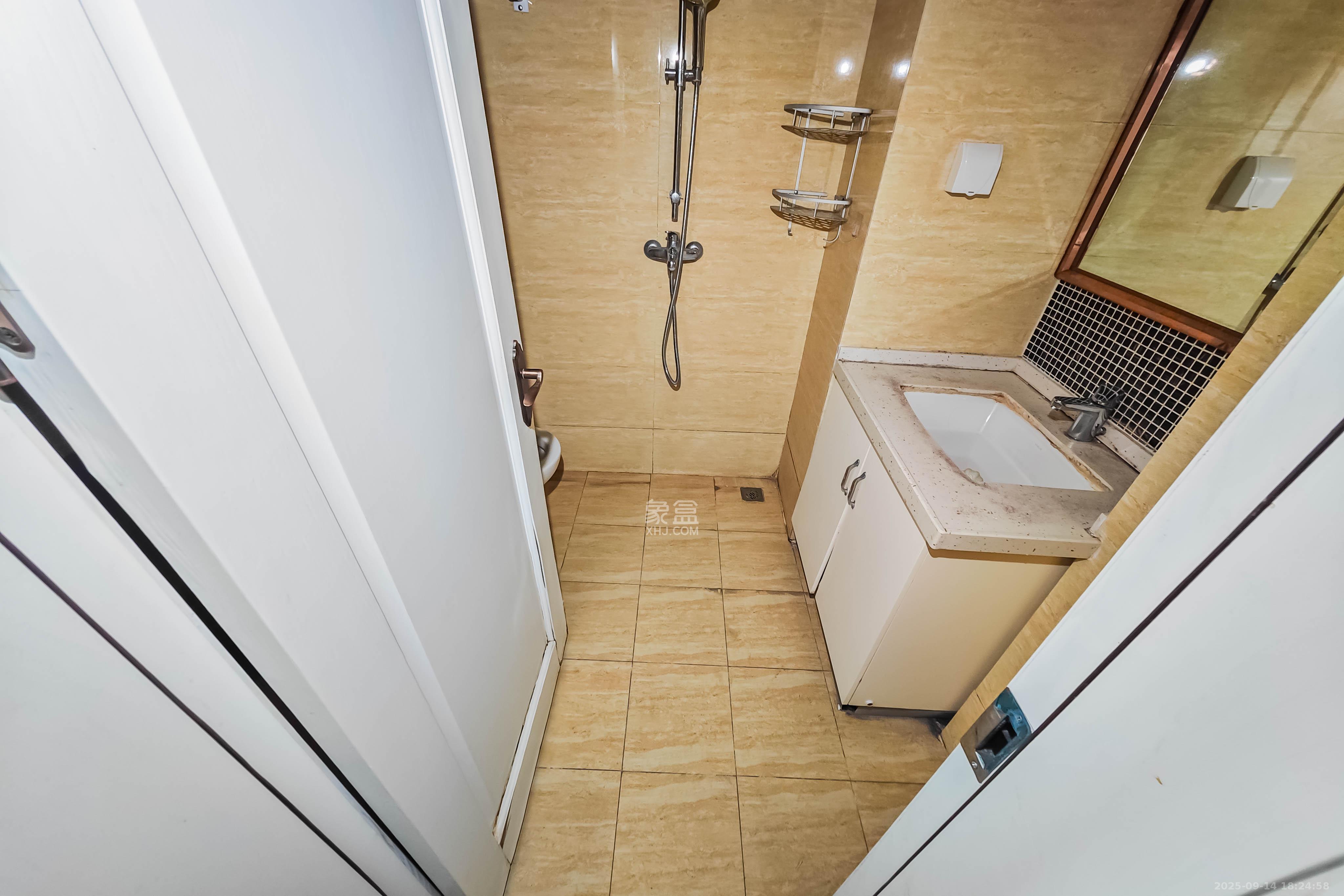 五江天街北区 1室1厅1卫 28.0万 五江天街北区 1室1厅1卫 28.0万卫生间