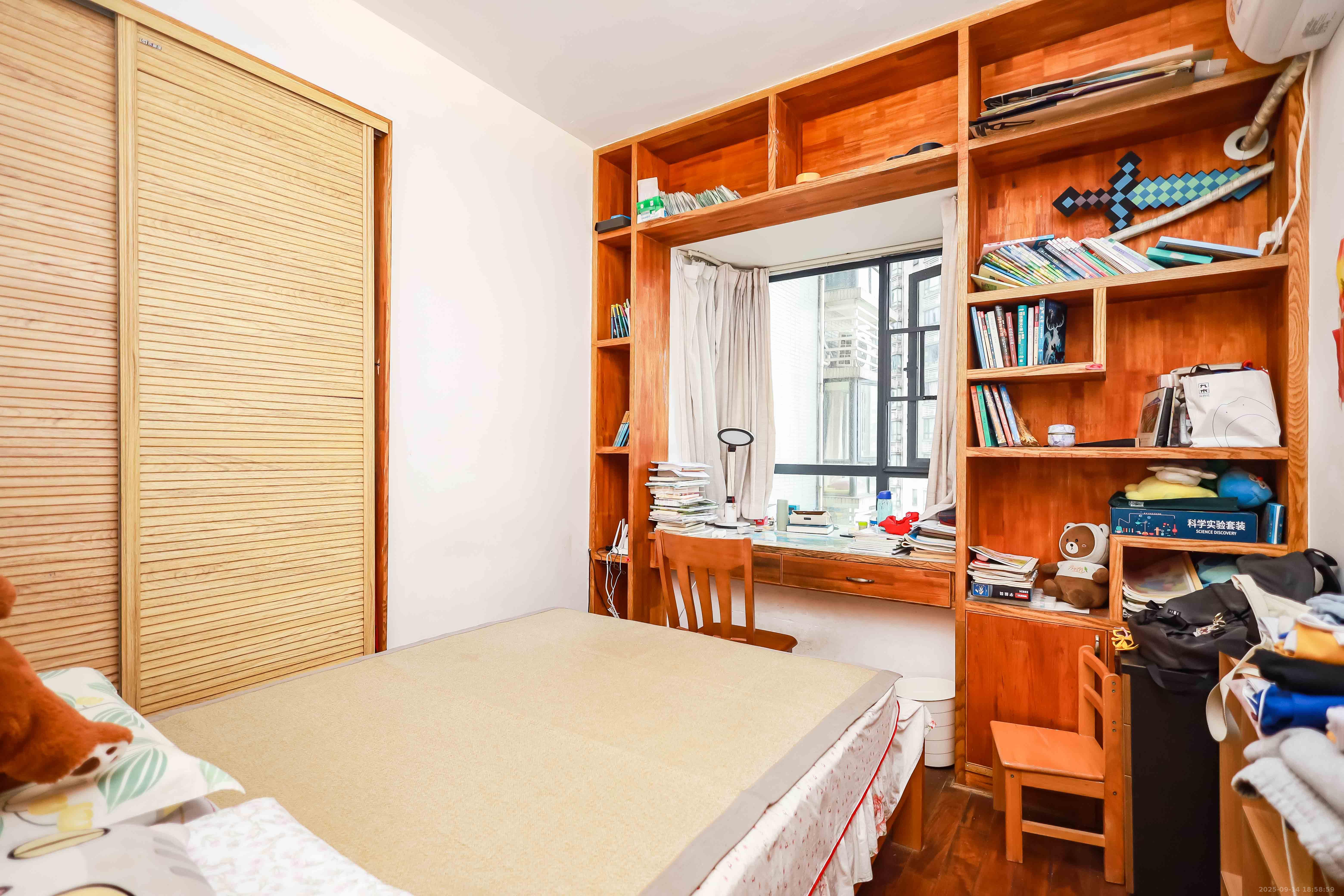 莱茵城 3室2厅2卫 92.8万 莱茵城 3室2厅2卫 92.8万卧室