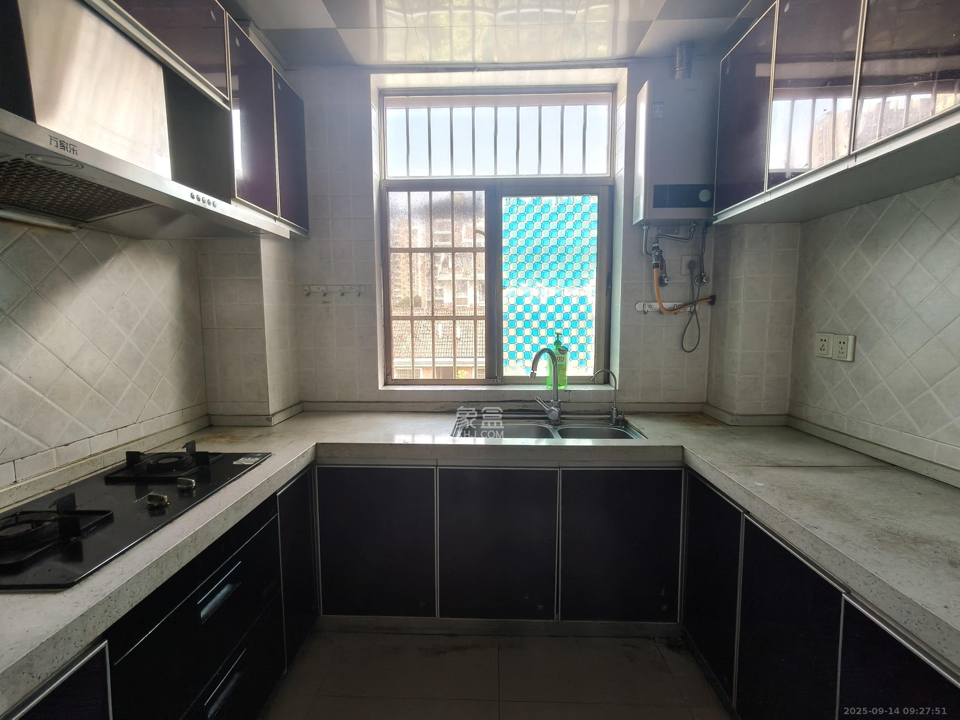 锦湘国际星城二期（锦雅苑）  2室2厅1卫    2100.0元/月室内图