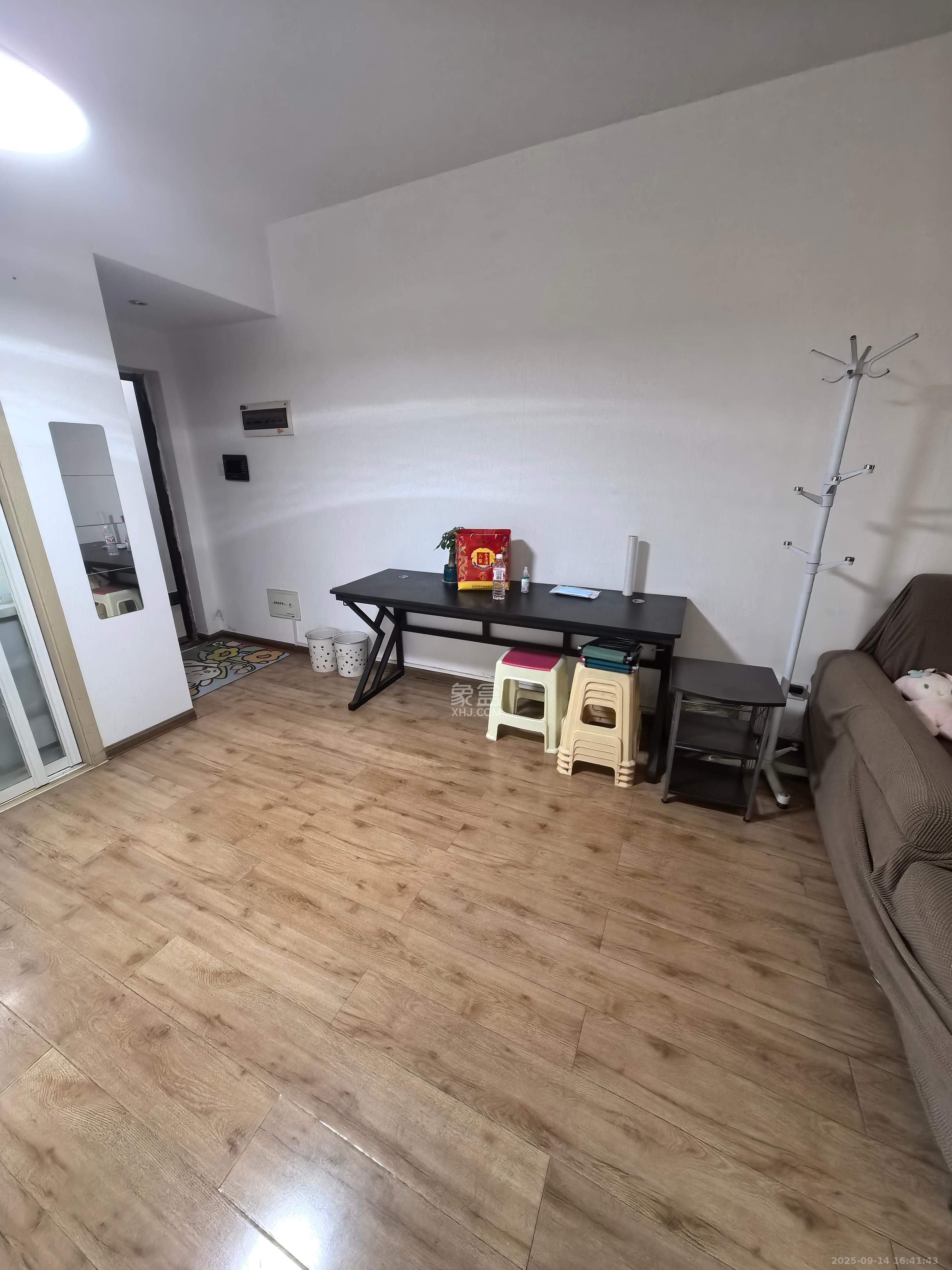 月畔湾  2室2厅1卫    2200.0元/月室内图