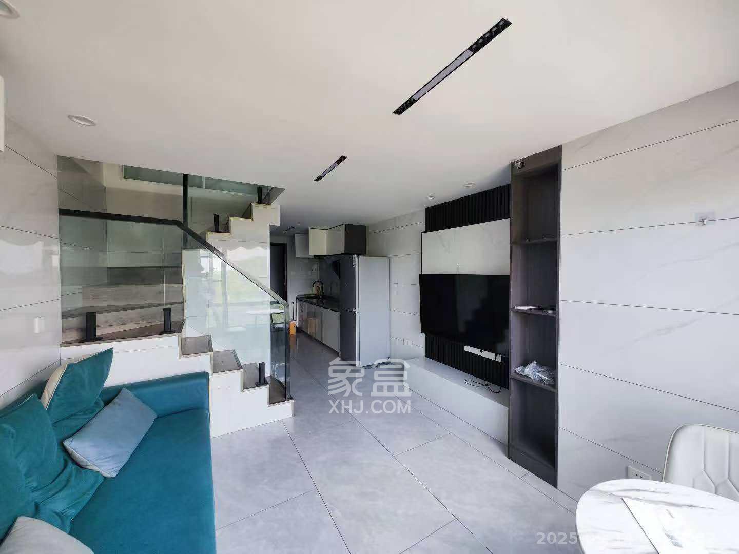 天麓轻奢国际 2室1厅1卫 1800.0元/月 天麓轻奢国际 2室1厅1卫 1800.0元/月室内图