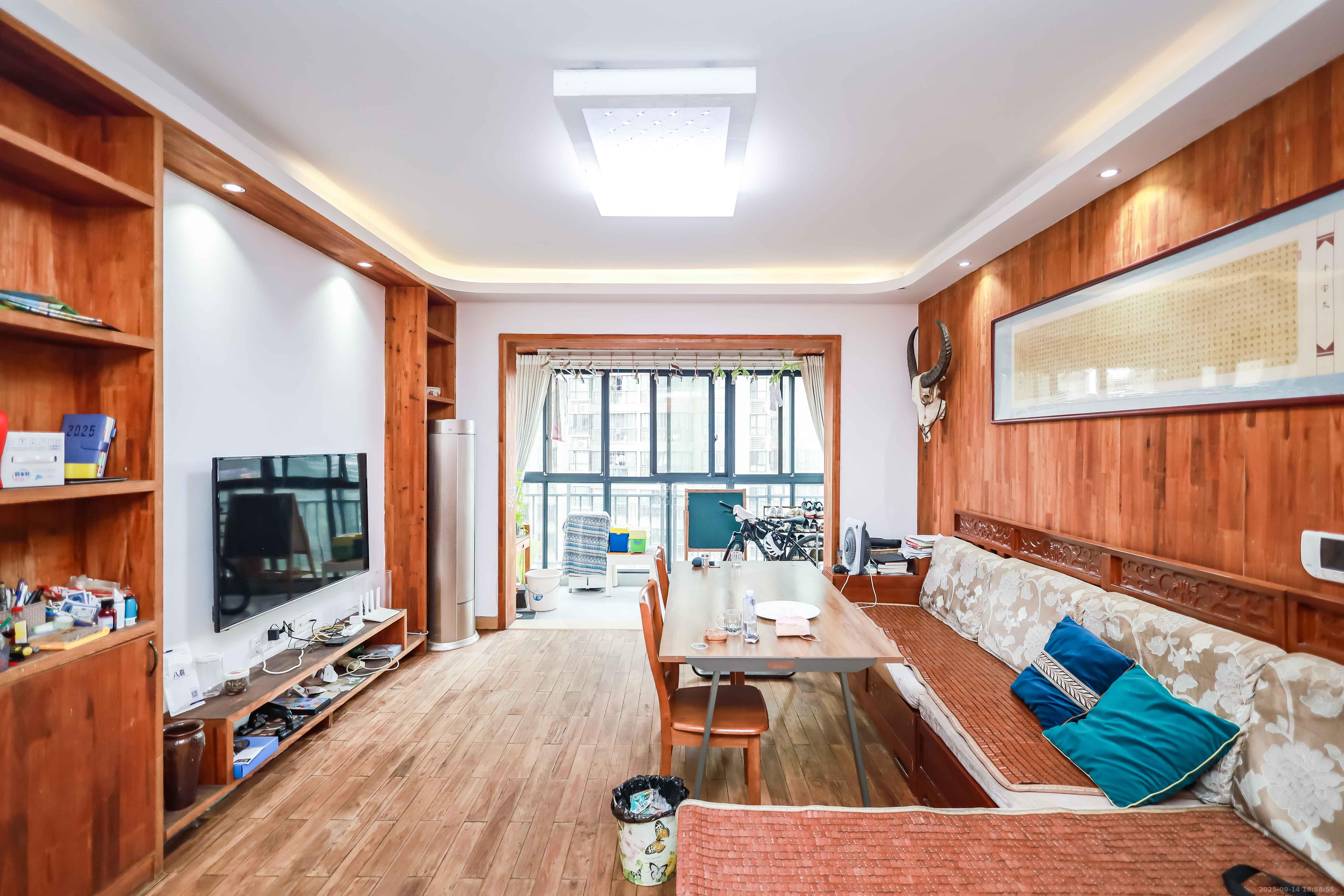 莱茵城 3室2厅2卫 92.8万 莱茵城 3室2厅2卫 92.8万客厅