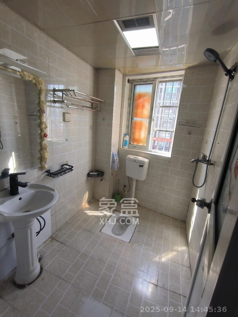 山水庭院  1室1厅1卫    1350.0元/月室内图