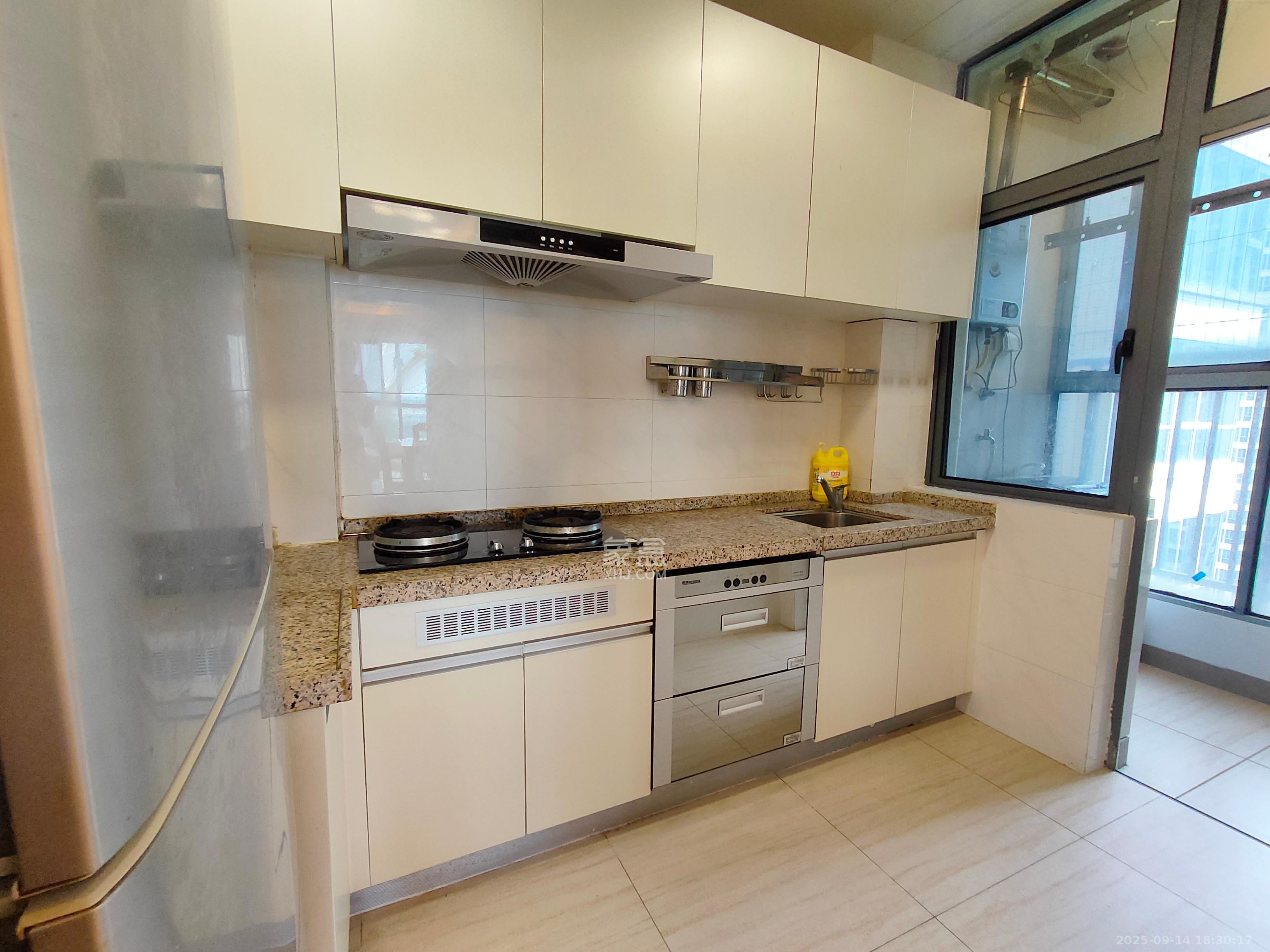 碧桂园南城首府(东宸林海)  3室2厅1卫    2600.0元/月 碧桂园南城首府(东宸林海)  3室2厅1卫    2600.0元/月室内图