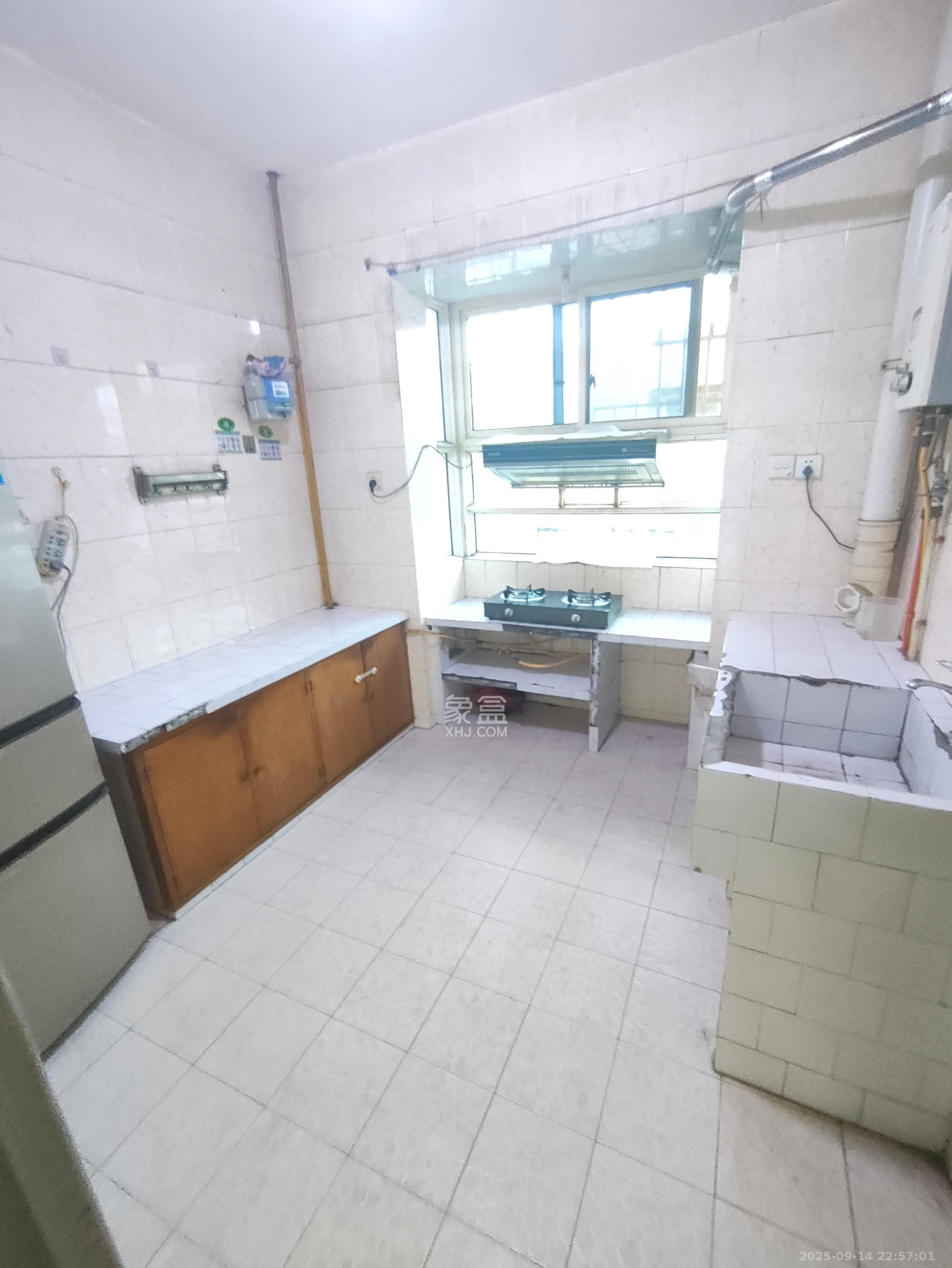 新青年公寓  1室1厅1卫    2000.0元/月 新青年公寓  1室1厅1卫    2000.0元/月室内图