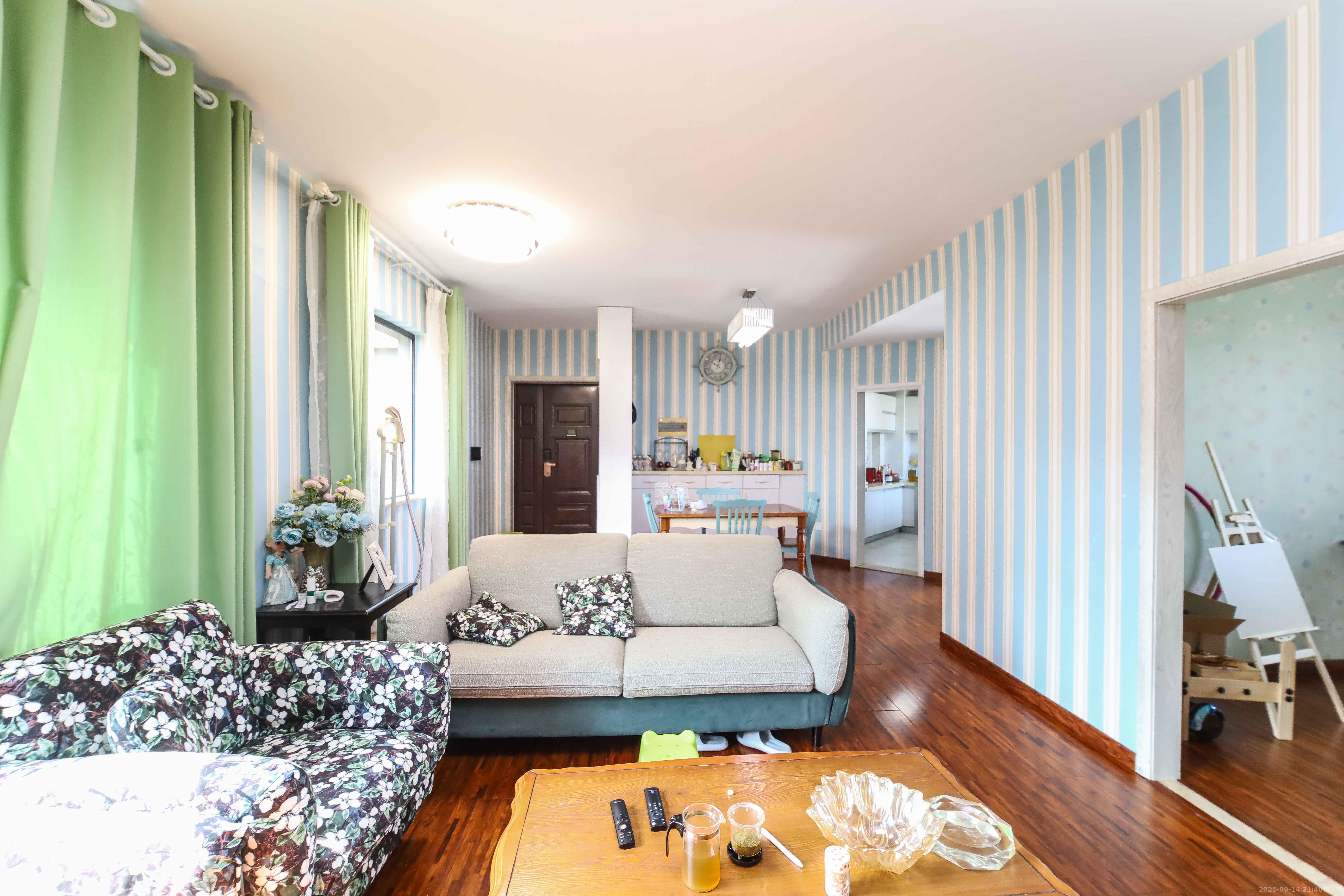 湘域熙岸 3室2厅1卫 115.0万 湘域熙岸 3室2厅1卫 115.0万客厅