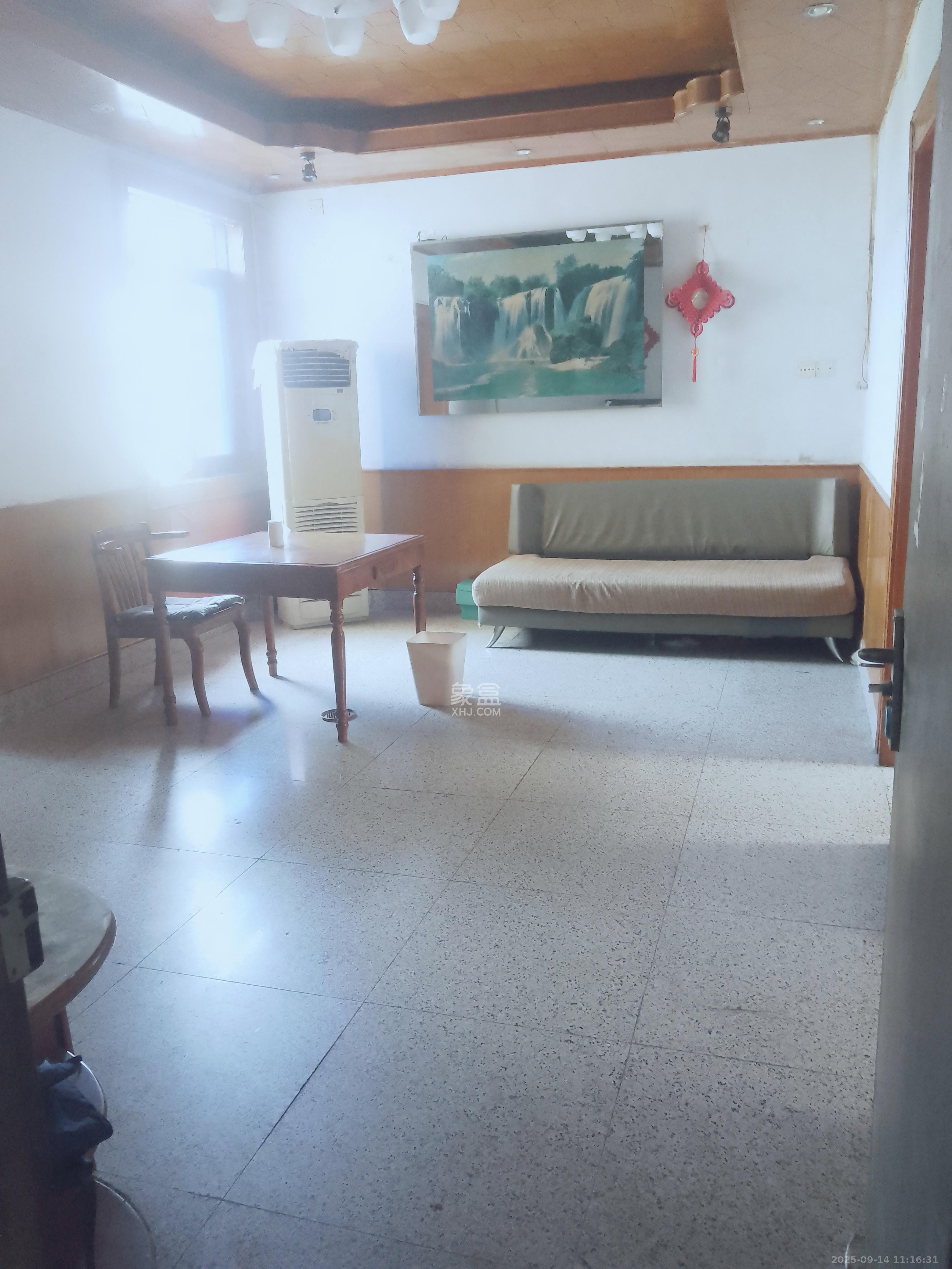 东瓜山三村(东电社区)  2室1厅1卫    1400.0元/月