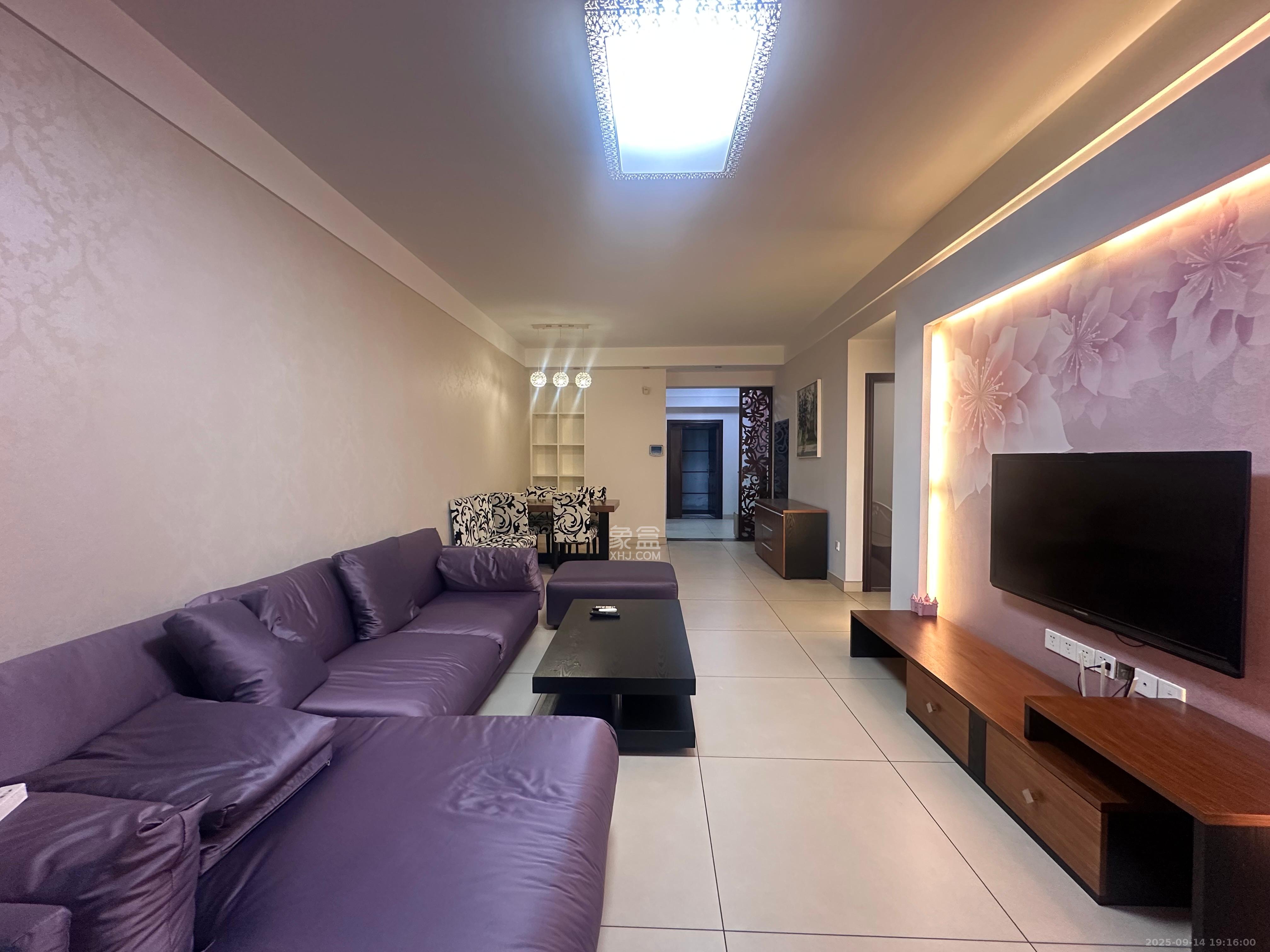 藏珑湖上国际花园 2室2厅1卫 2800.0元/月 藏珑湖上国际花园 2室2厅1卫 2800.0元/月室内图