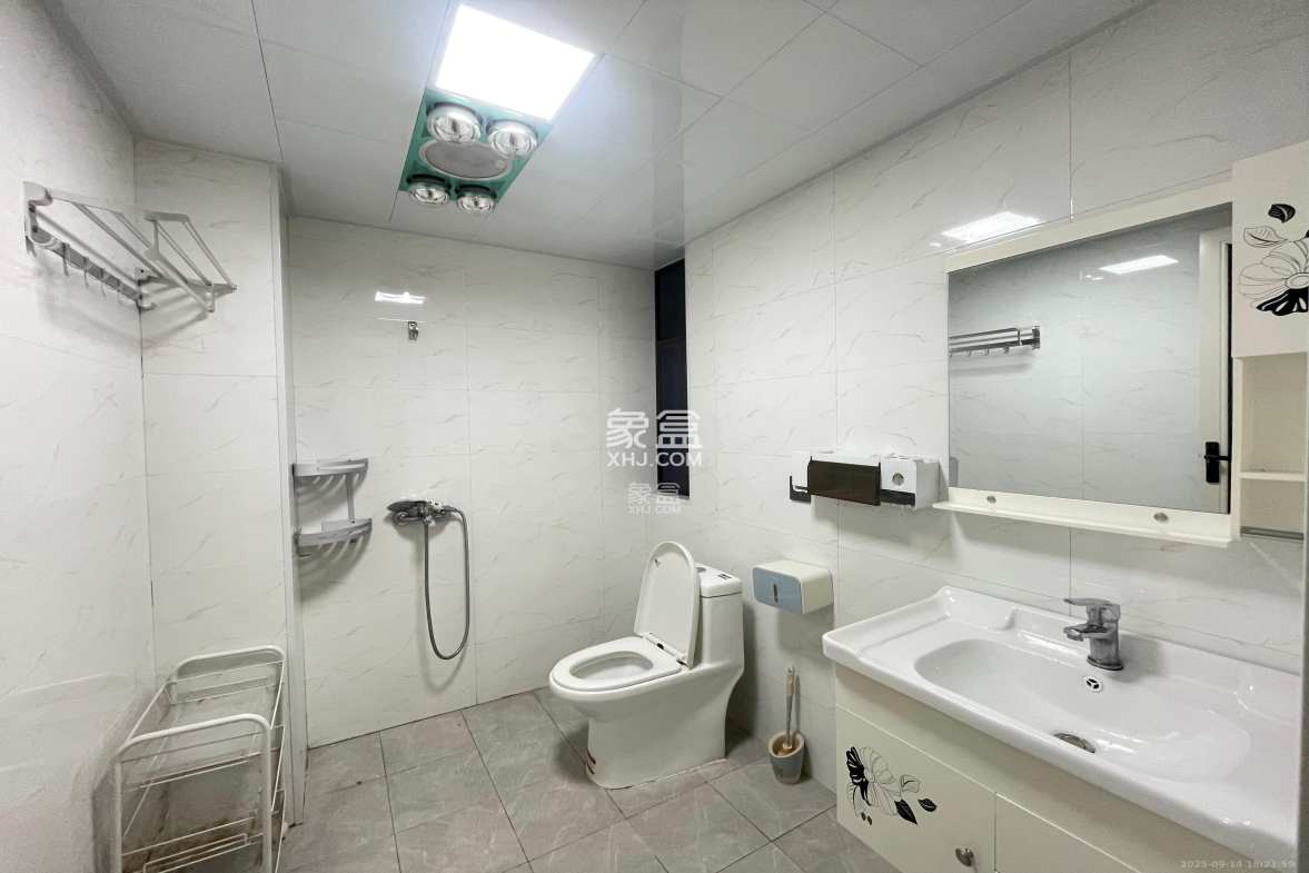 润和滨江府 4室2厅2卫 2800.0元/月 润和滨江府 4室2厅2卫 2800.0元/月室内图