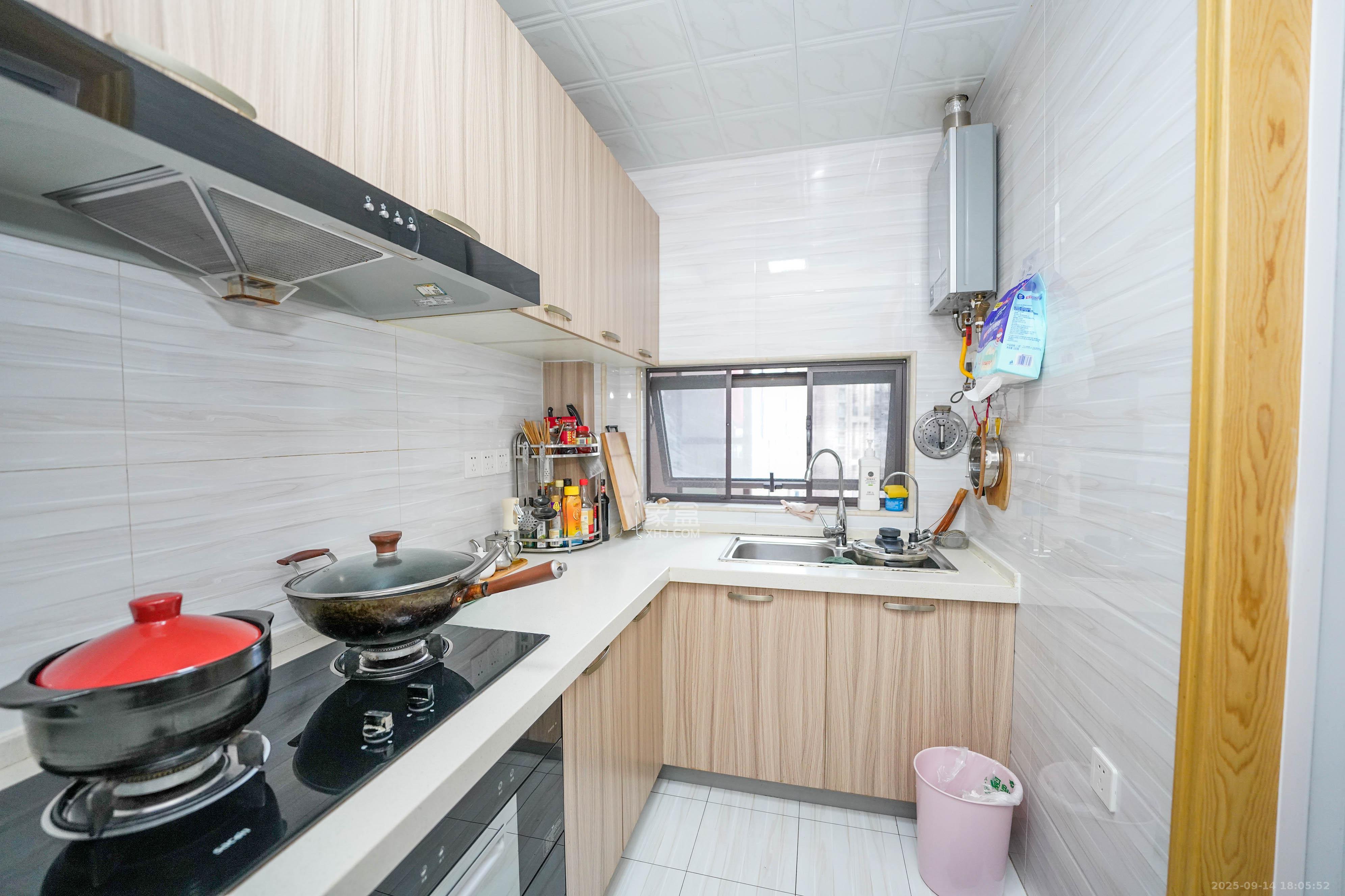 汇金城/嘉华城（二期、三期）  3室2厅2卫    110.0万厨房