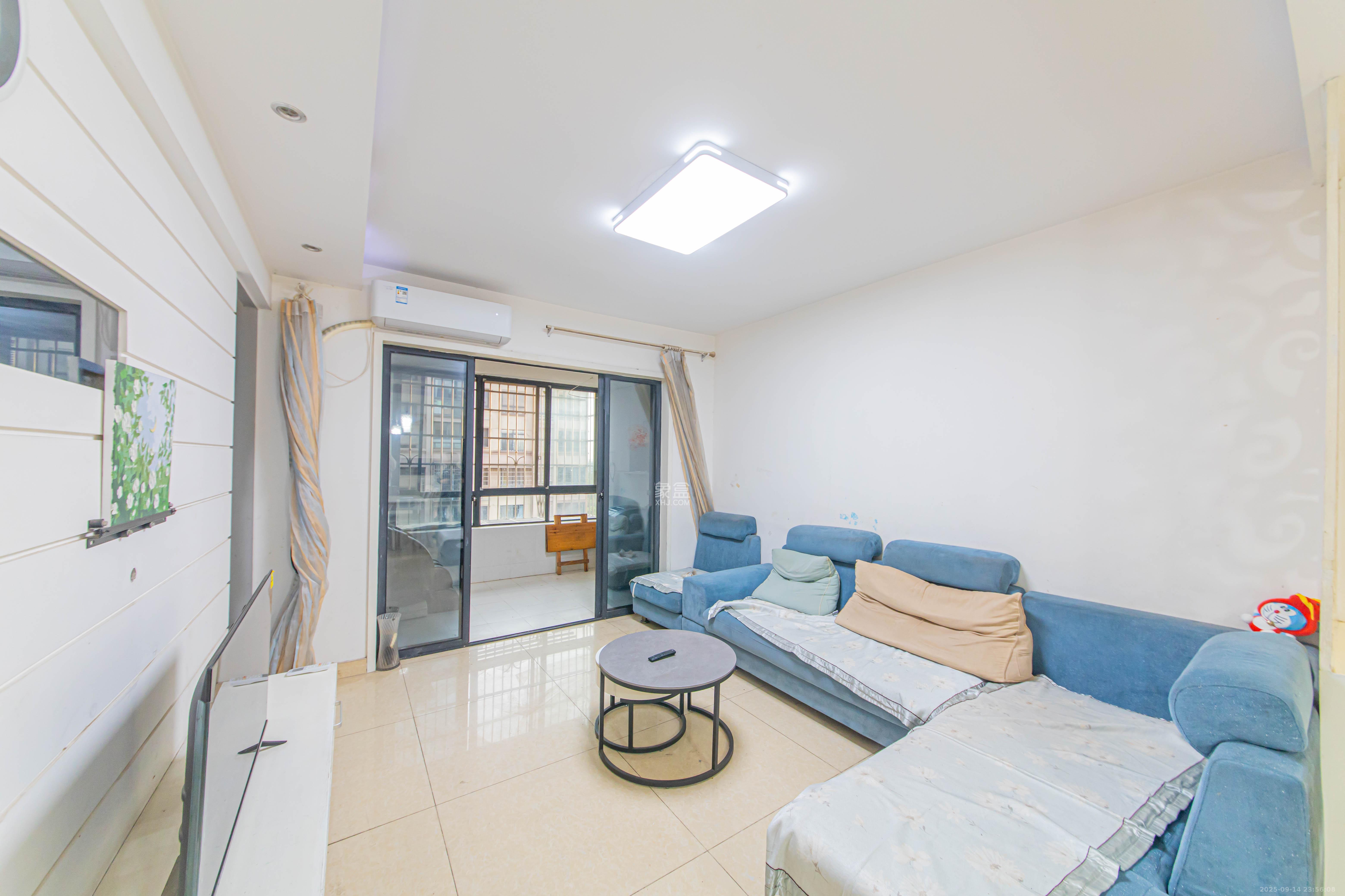 保利花园  2室2厅1卫    75.0万客厅