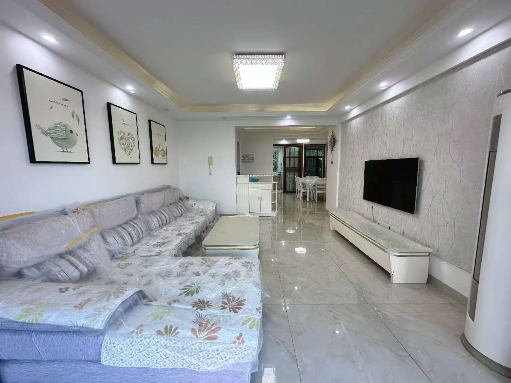 海航城 3室2厅2卫 2400.0元/月 海航城 3室2厅2卫 2400.0元/月室内图