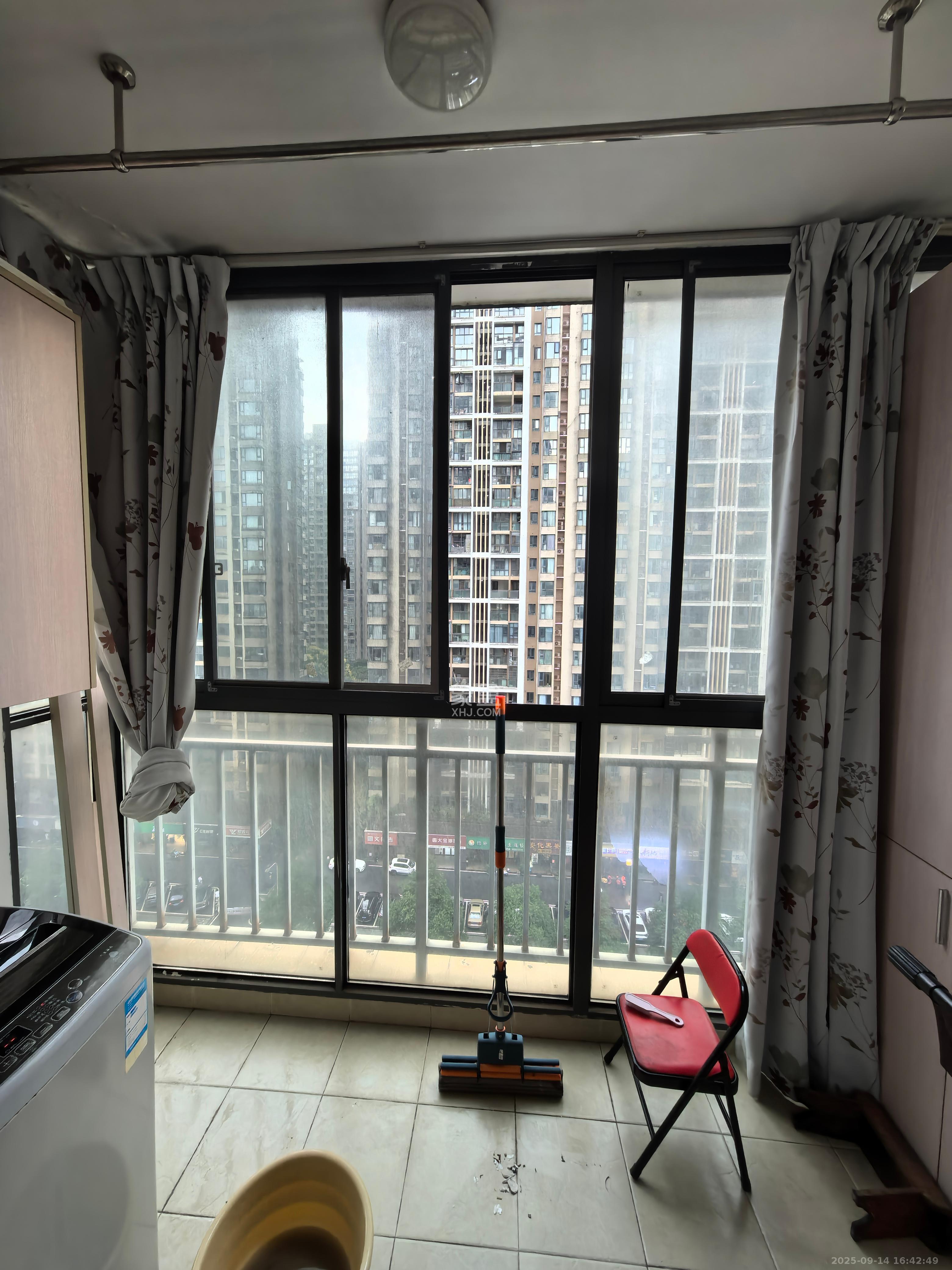 月畔湾 2室2厅1卫 2200.0元/月 月畔湾 2室2厅1卫 2200.0元/月室内图