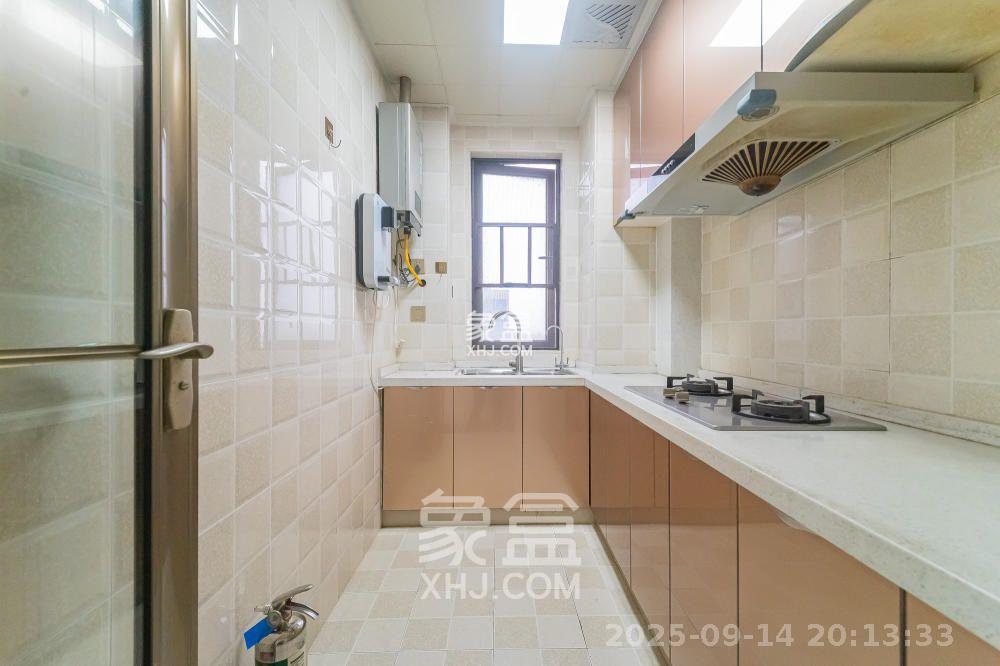 华润置地广场二期  3室2厅2卫    2100.0元/月室内图