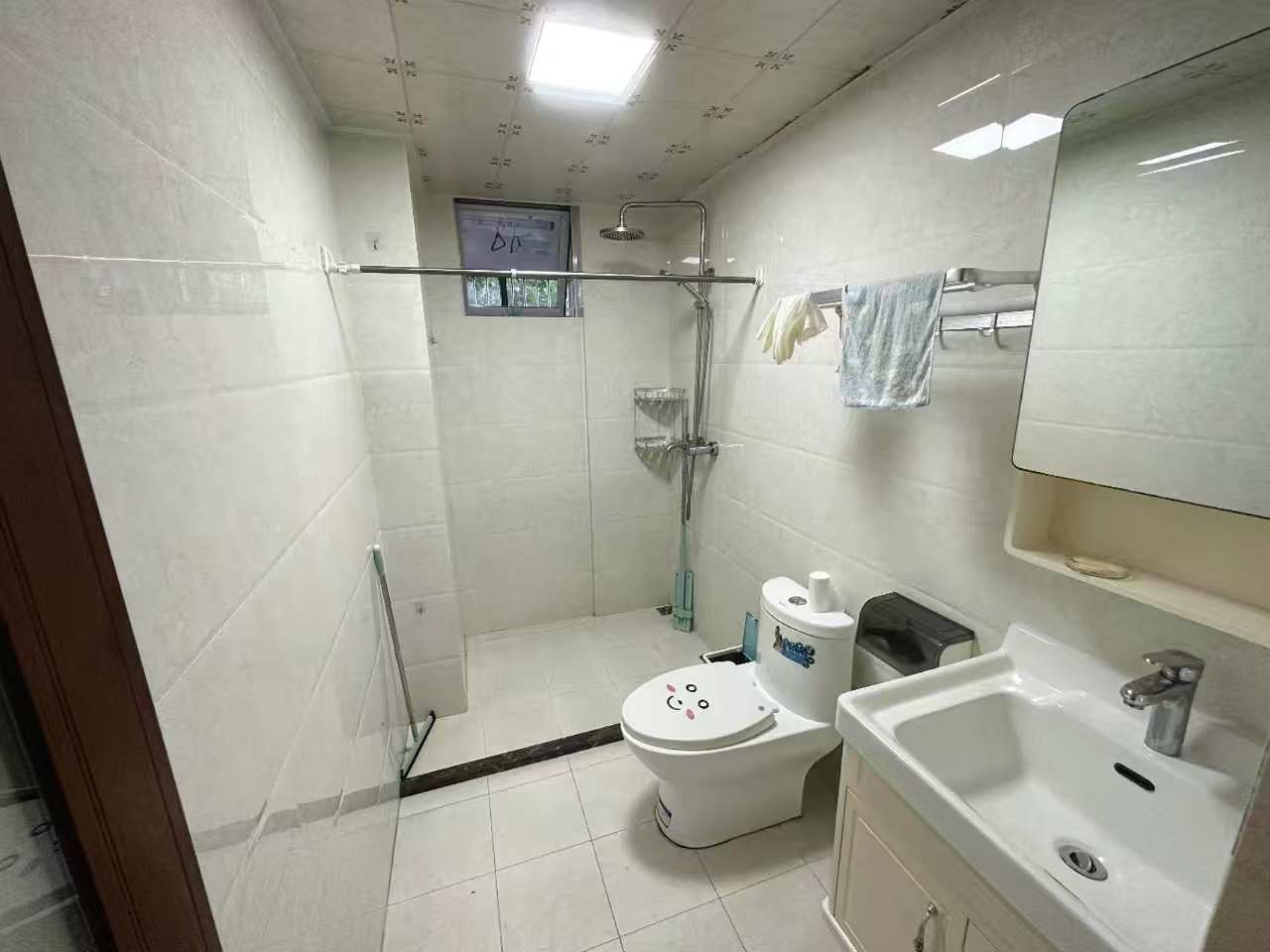 海航城 3室2厅2卫 2400.0元/月 海航城 3室2厅2卫 2400.0元/月室内图