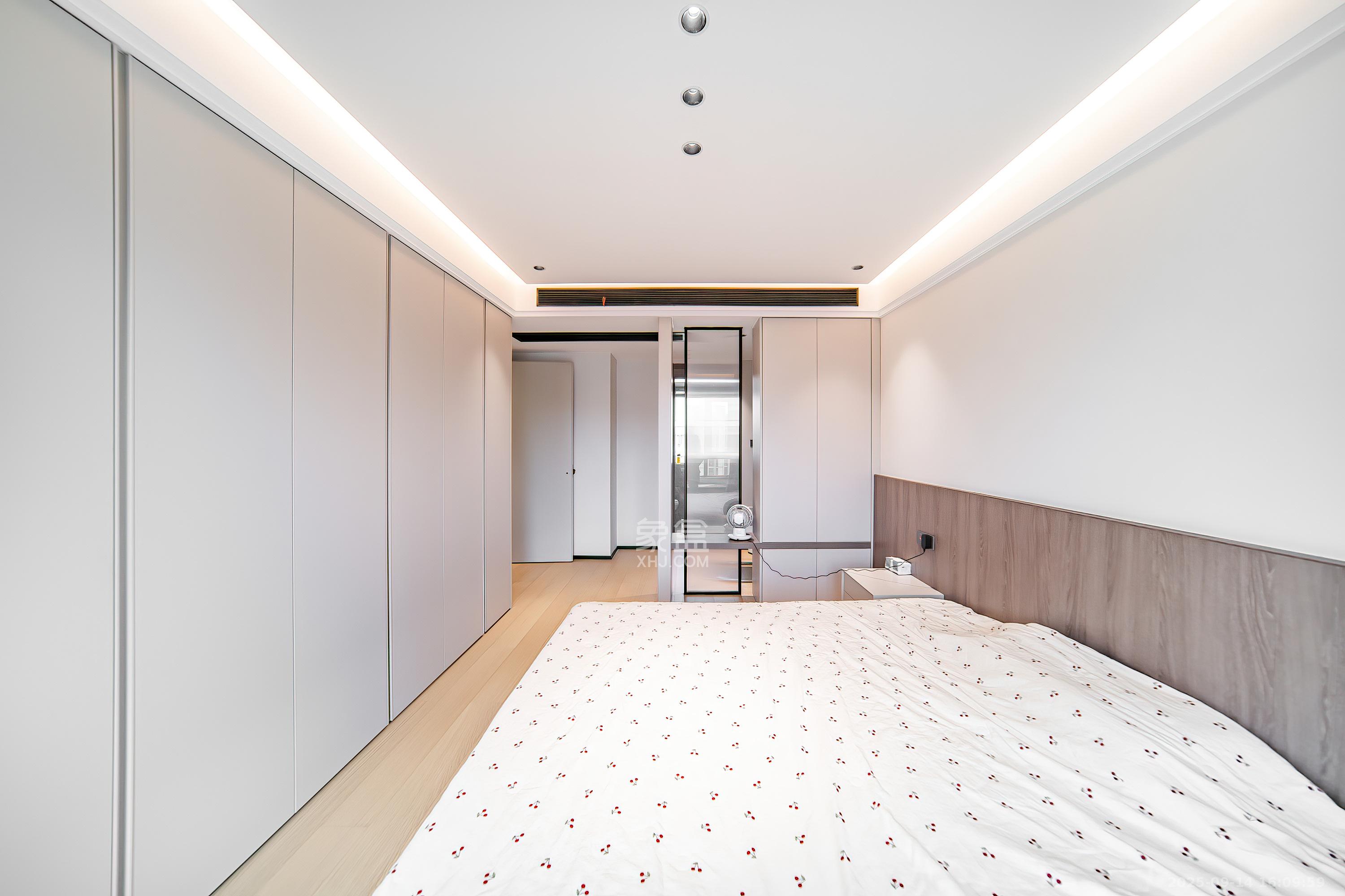 中海阅麓山一期 4室2厅2卫 235.0万 中海阅麓山一期 4室2厅2卫 235.0万卧室