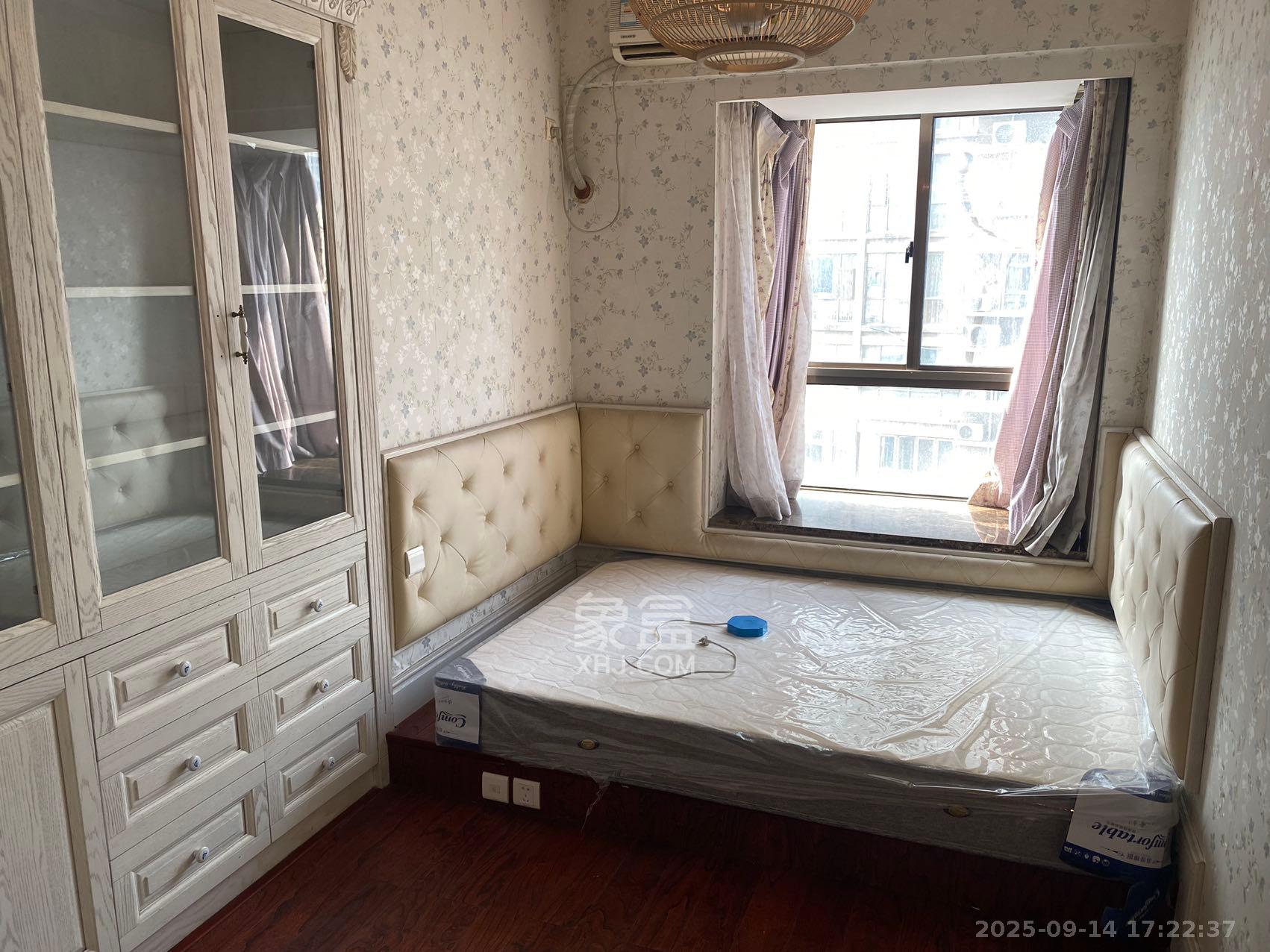 长宝1667 1室2厅1卫 4300.0元/月 长宝1667 1室2厅1卫 4300.0元/月室内图