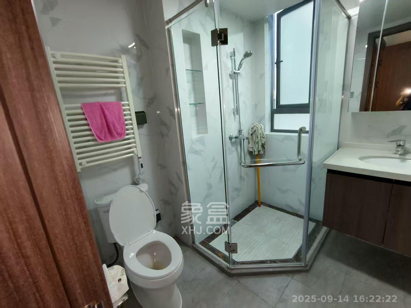 绿地V岛 4室2厅2卫 4500.0元/月 绿地V岛 4室2厅2卫 4500.0元/月室内图