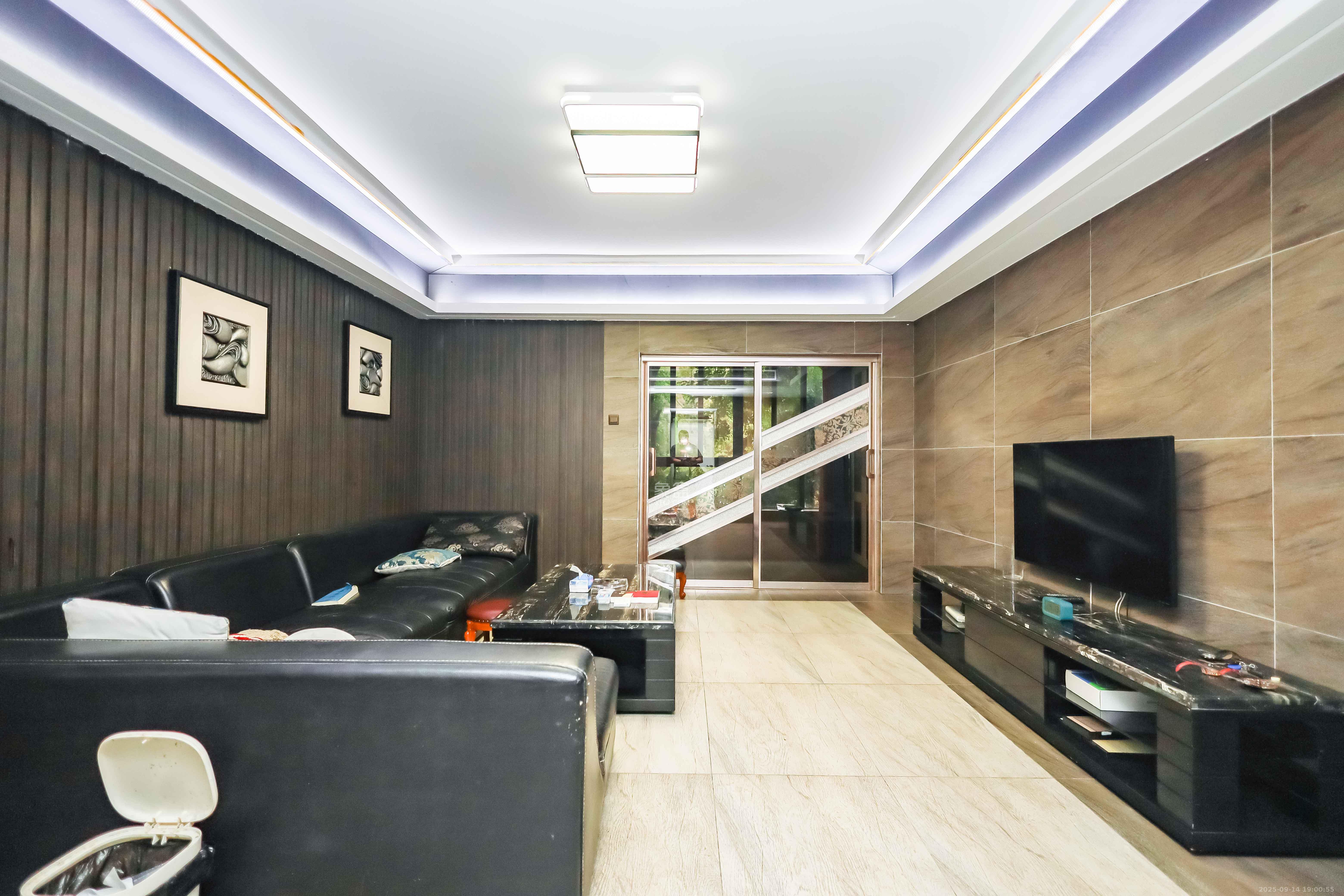 长房时代城 1室2厅2卫 171.6万 长房时代城 1室2厅2卫 171.6万客厅