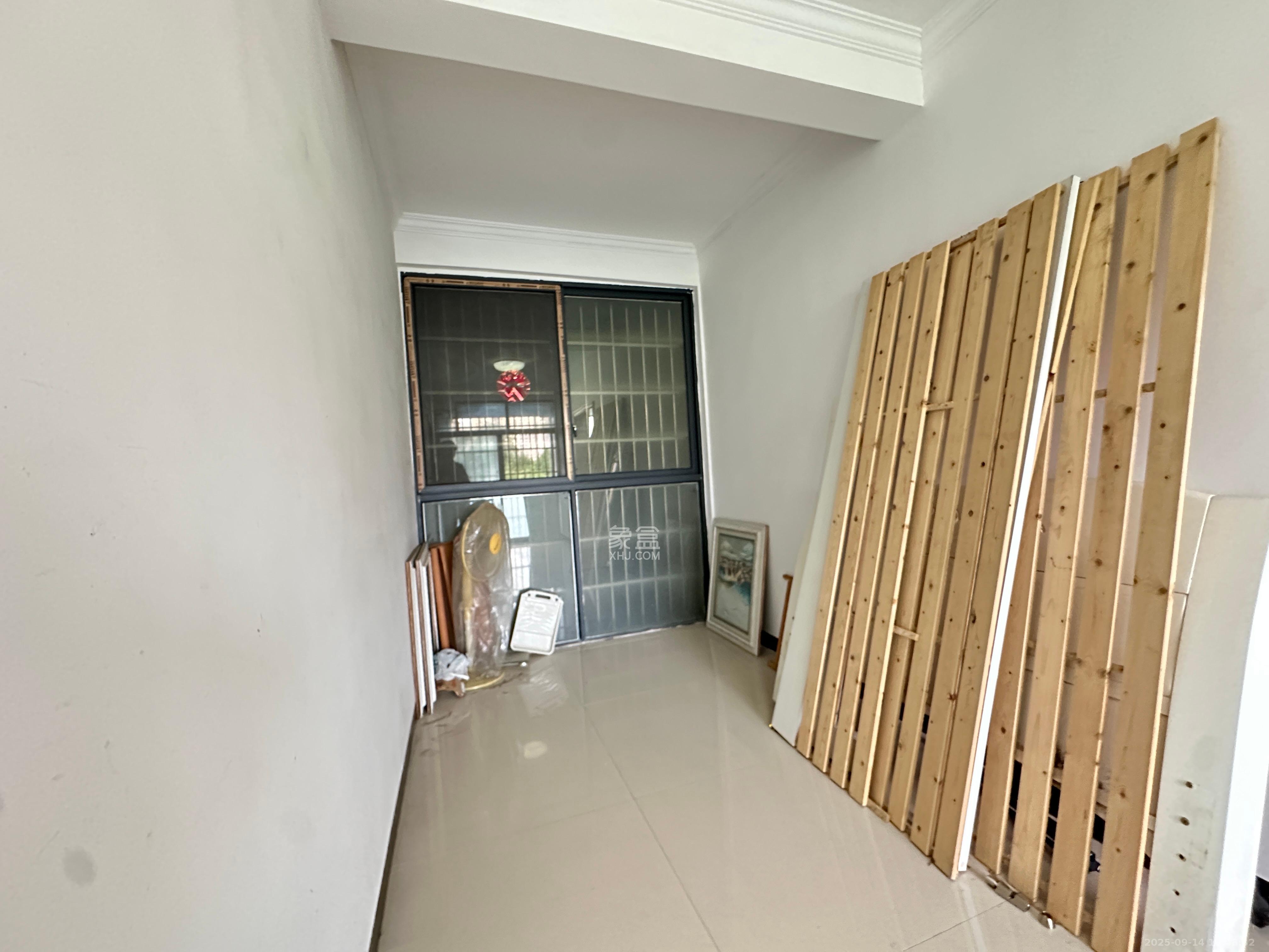 湖南报业文化城（米地亚家园）  4室2厅2卫    2000.0元/月室内图