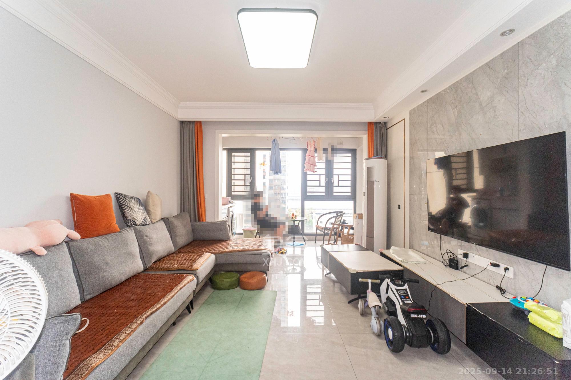 华远海蓝郡  3室2厅2卫    79.0万 华远海蓝郡  3室2厅2卫    79.0万客厅