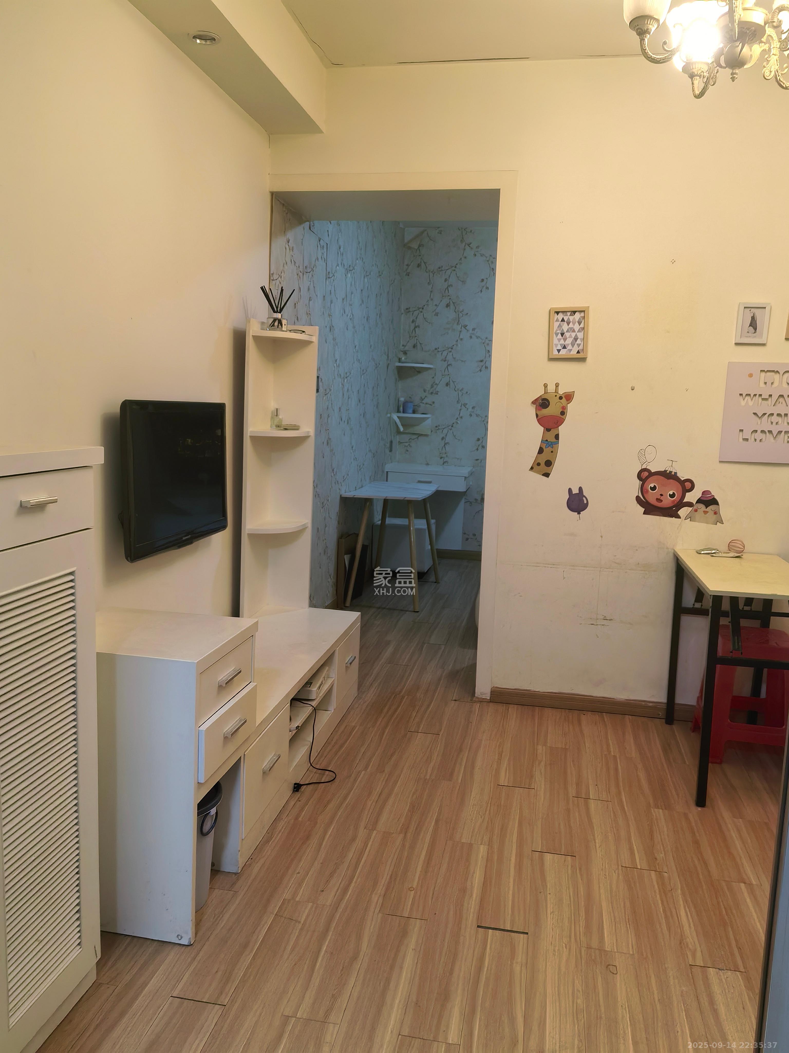 曙光领峰(曙光家园) 1室1厅1卫 1350.0元/月 曙光领峰(曙光家园) 1室1厅1卫 1350.0元/月室内图