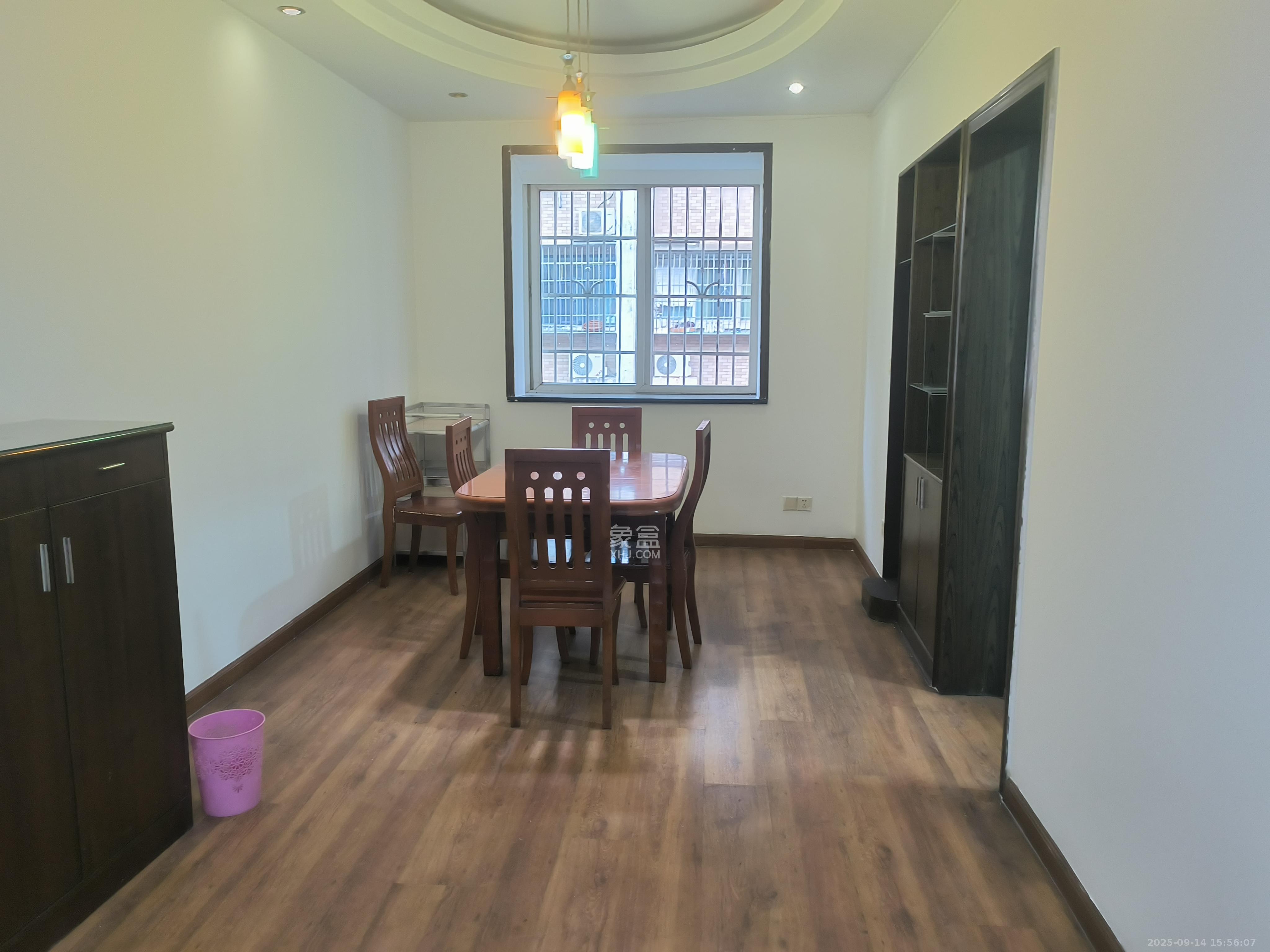 鑫邮小区 3室2厅2卫 2100.0元/月 鑫邮小区 3室2厅2卫 2100.0元/月室内图