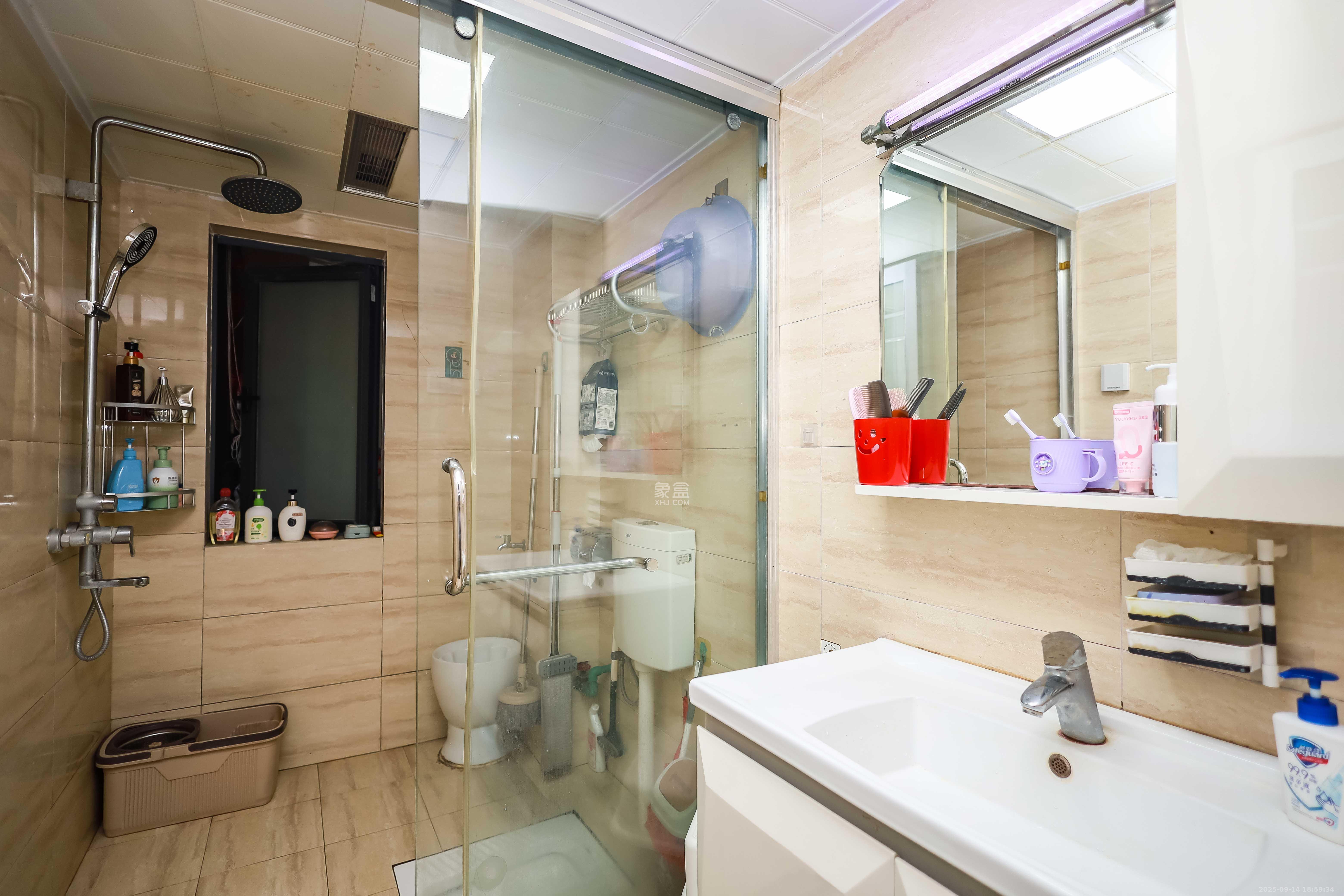 长房时代城 3室2厅1卫 94.0万 长房时代城 3室2厅1卫 94.0万卫生间