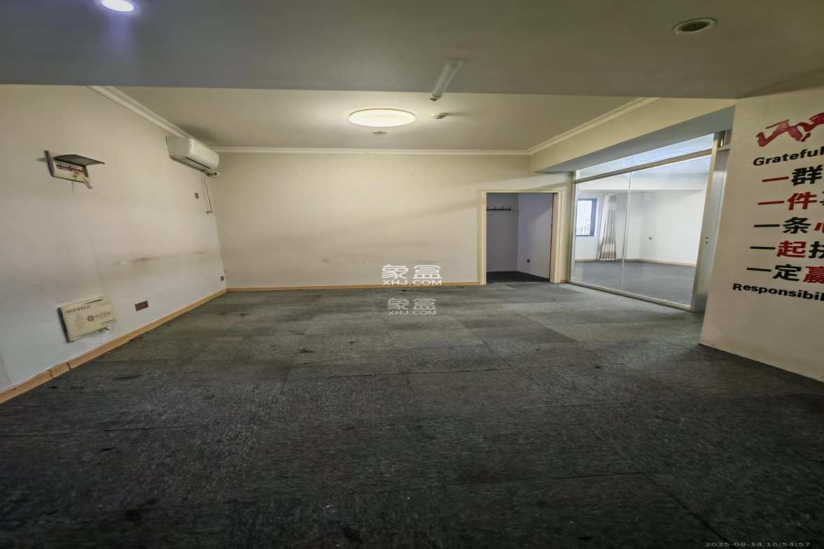 阳光锦城 1室1厅1卫 1300.0元/月 阳光锦城 1室1厅1卫 1300.0元/月室内图