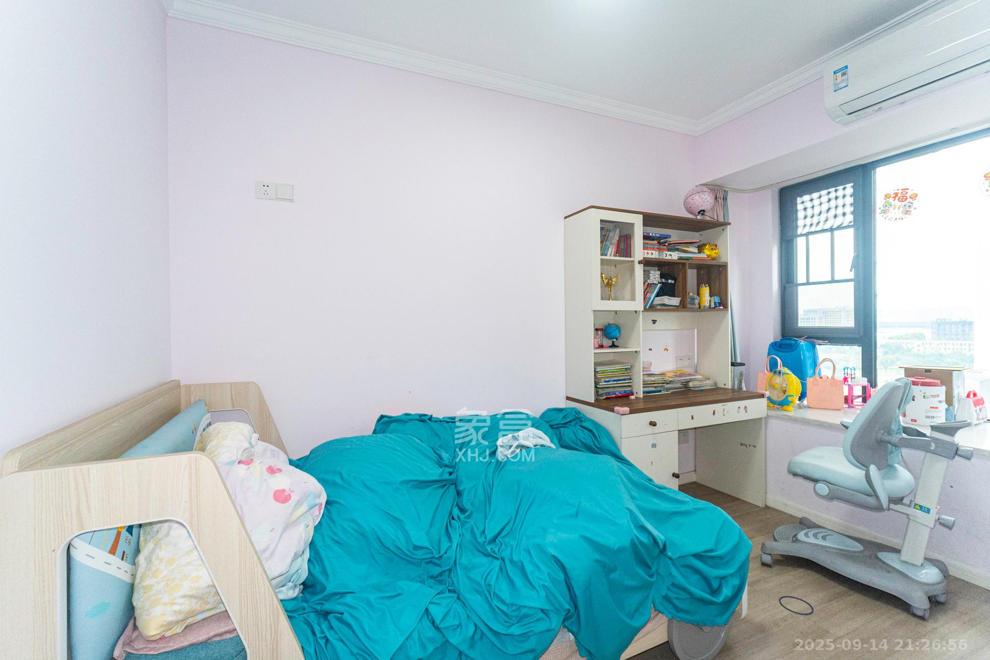 华远海蓝郡  3室2厅2卫    79.0万卧室