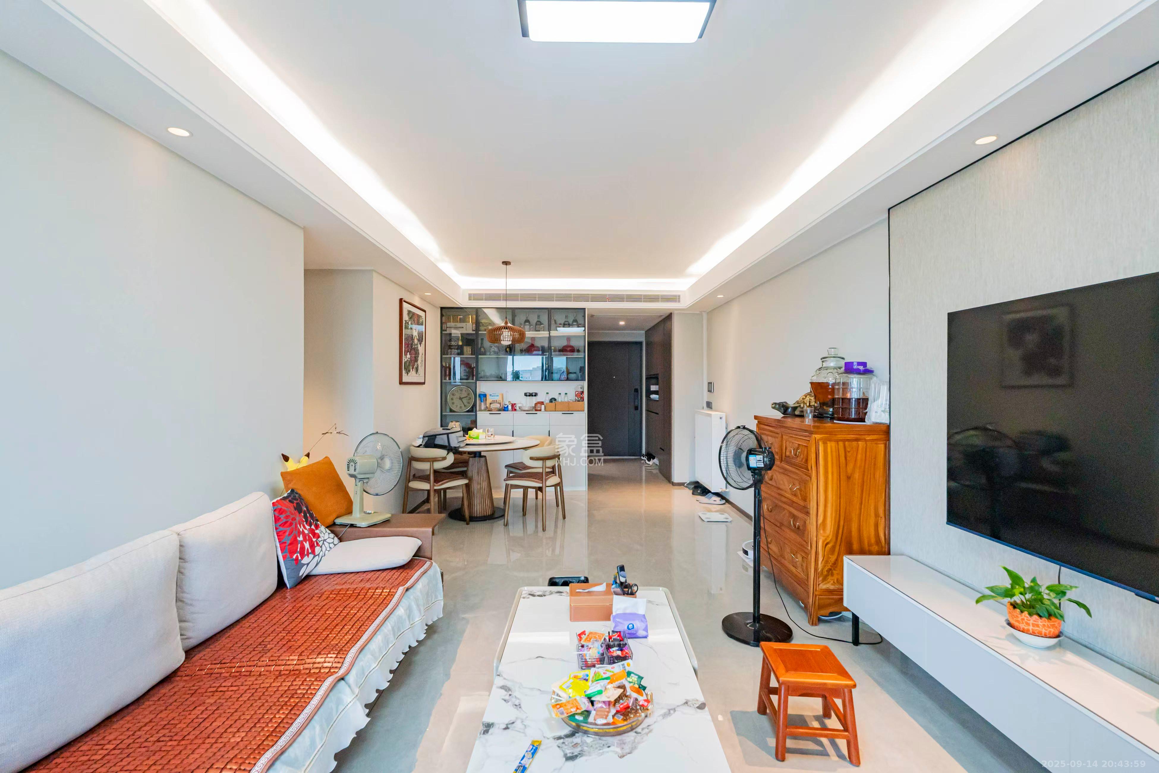 金源府  3室2厅2卫    180.0万 金源府  3室2厅2卫    180.0万客厅