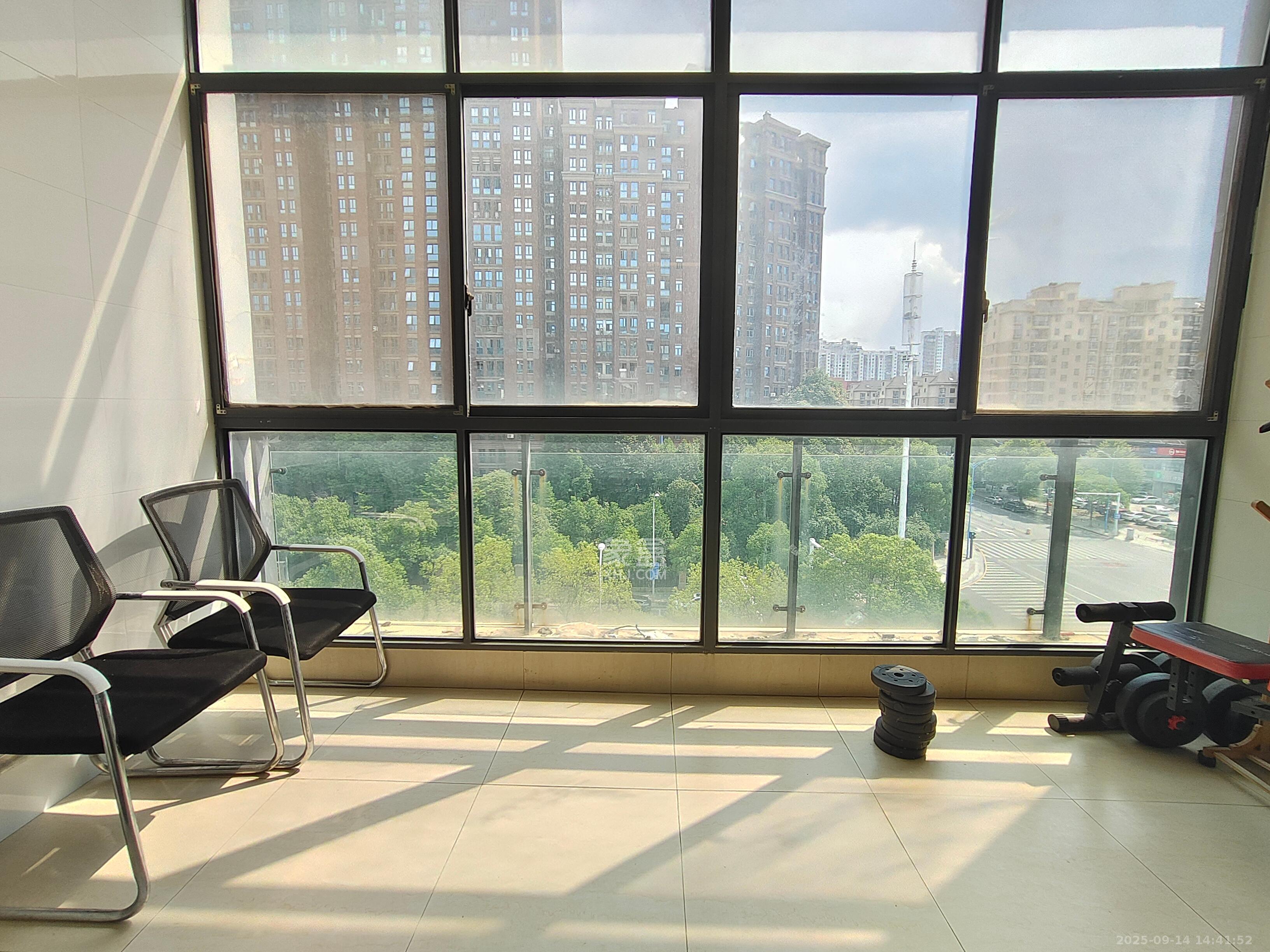 茂华国际湘  2室2厅2卫    2400.0元/月室内图