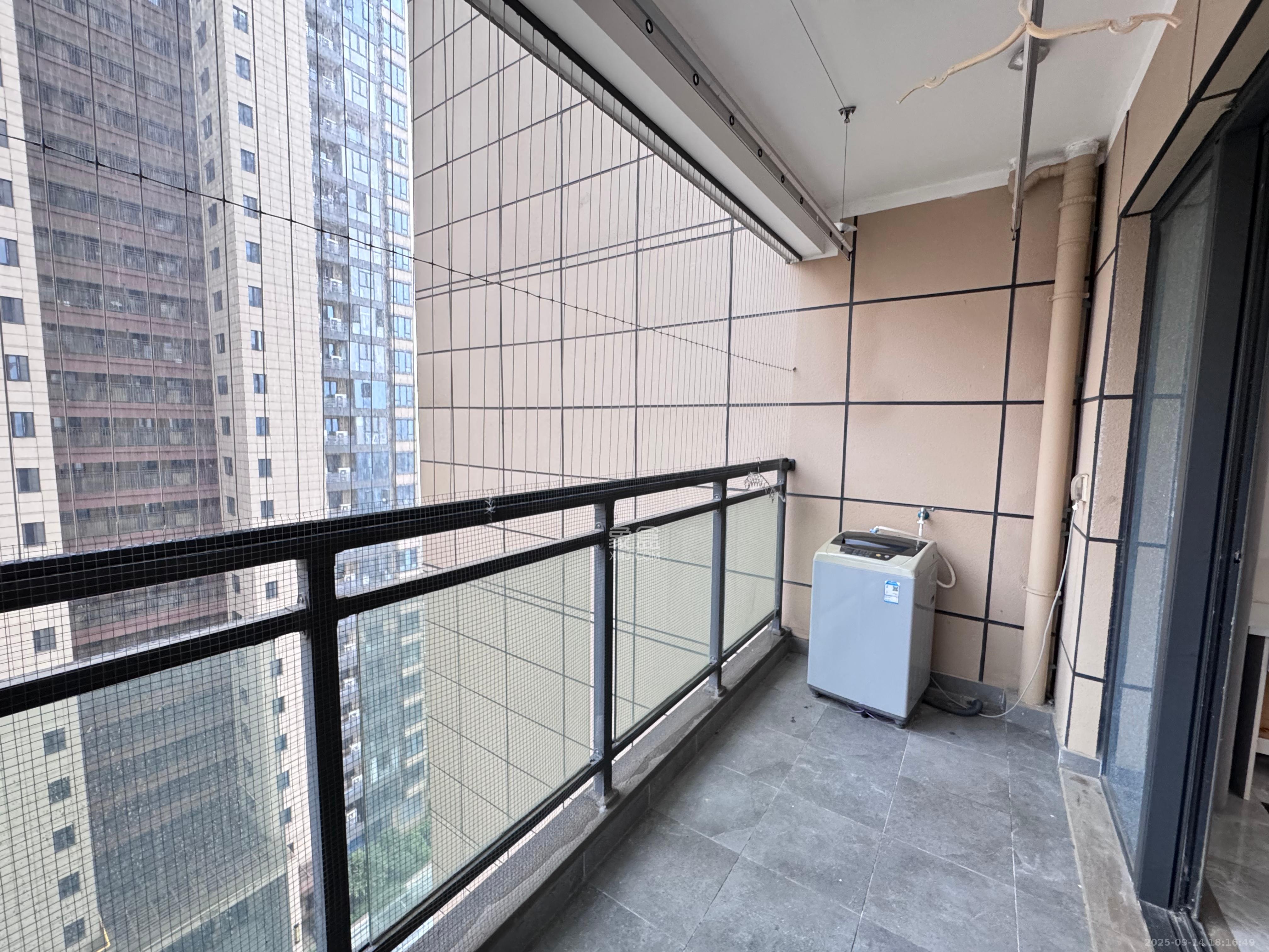 梦想新天地  4室2厅2卫   3500.00元/月室内图